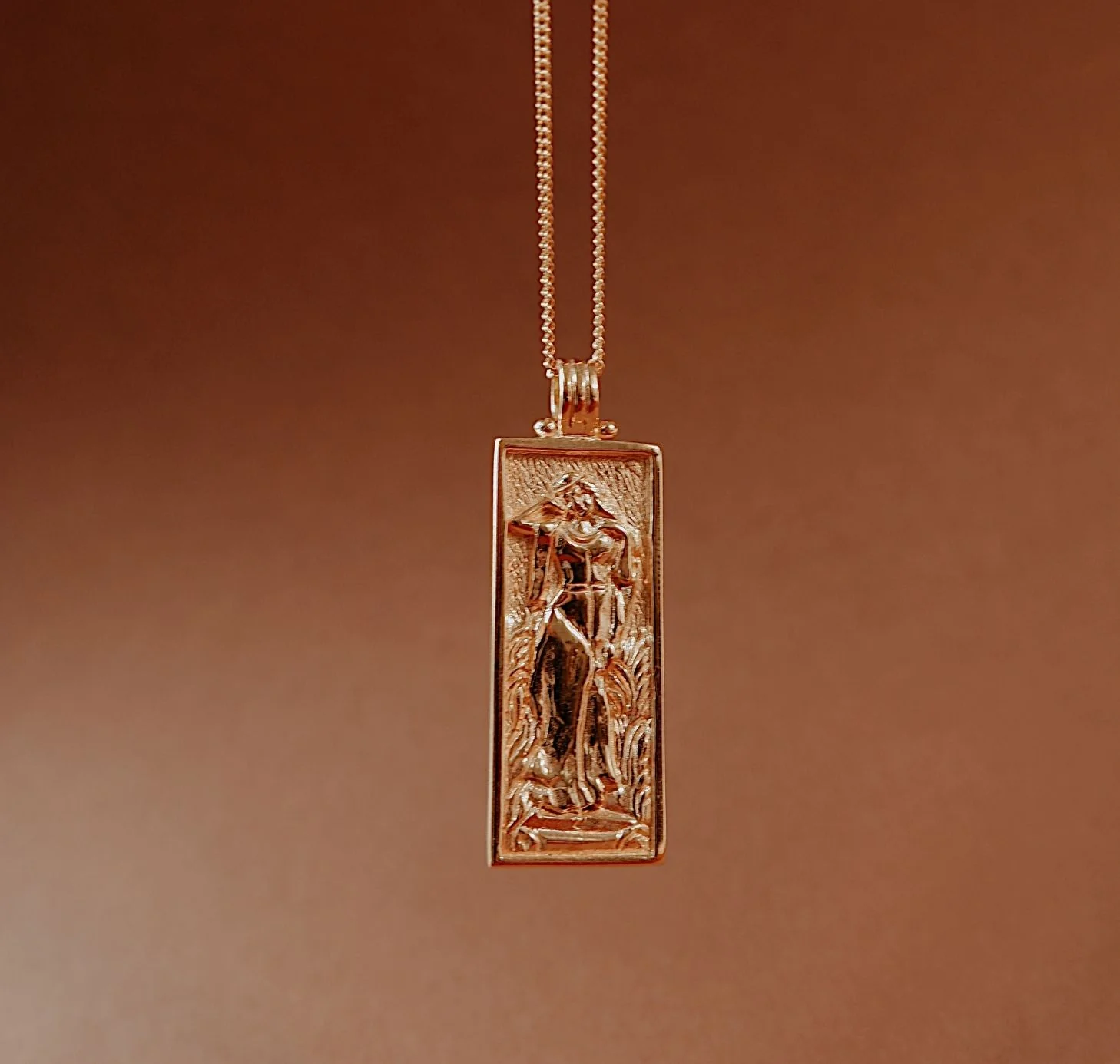 9KT SOLID GOLD Freyja Goddess of Love Pendant Necklace - Image 5