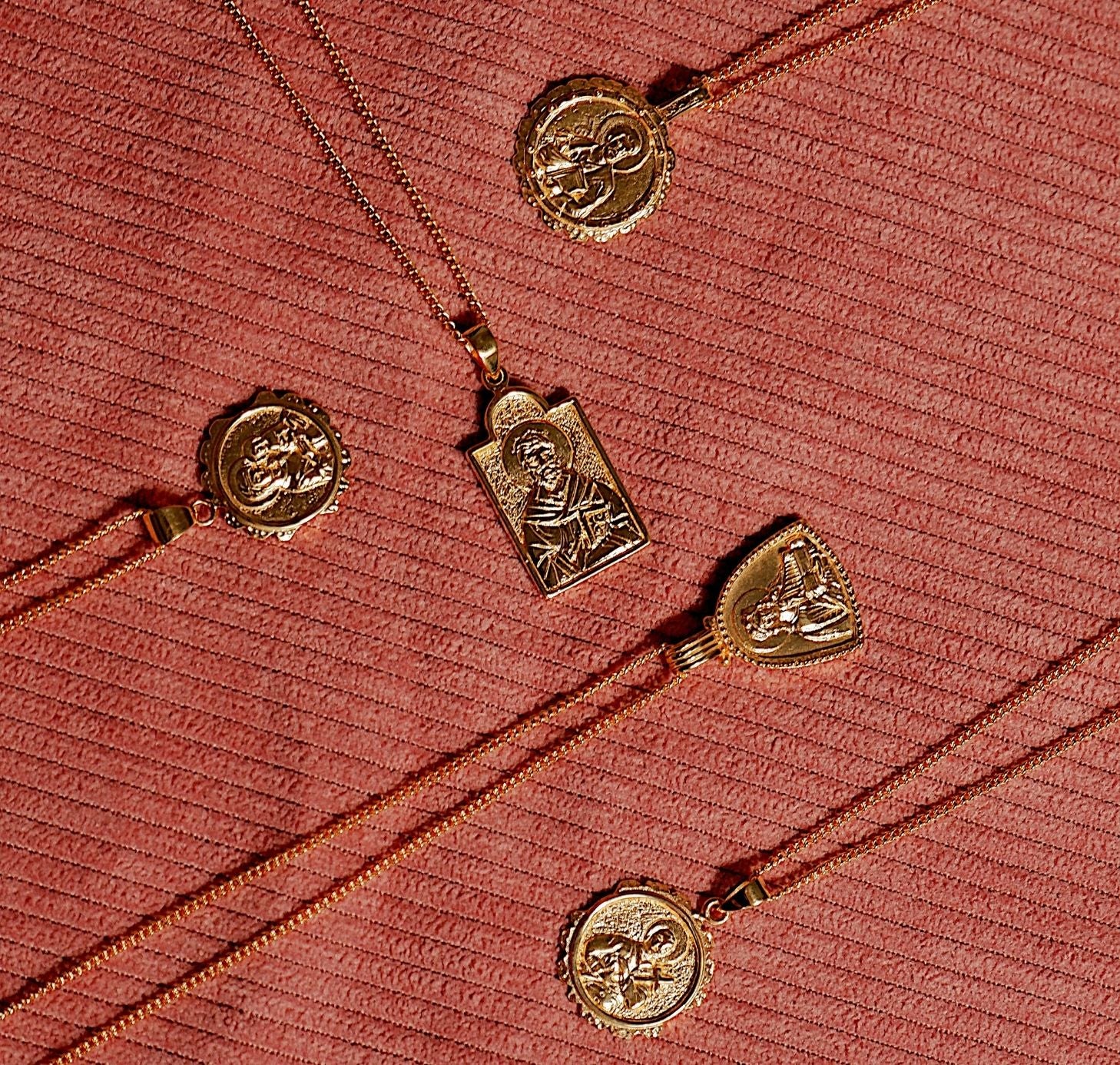 9KT SOLID GOLD St Anne - Patron Saint of Mothers, Grandmothers & Educators - Image 5
