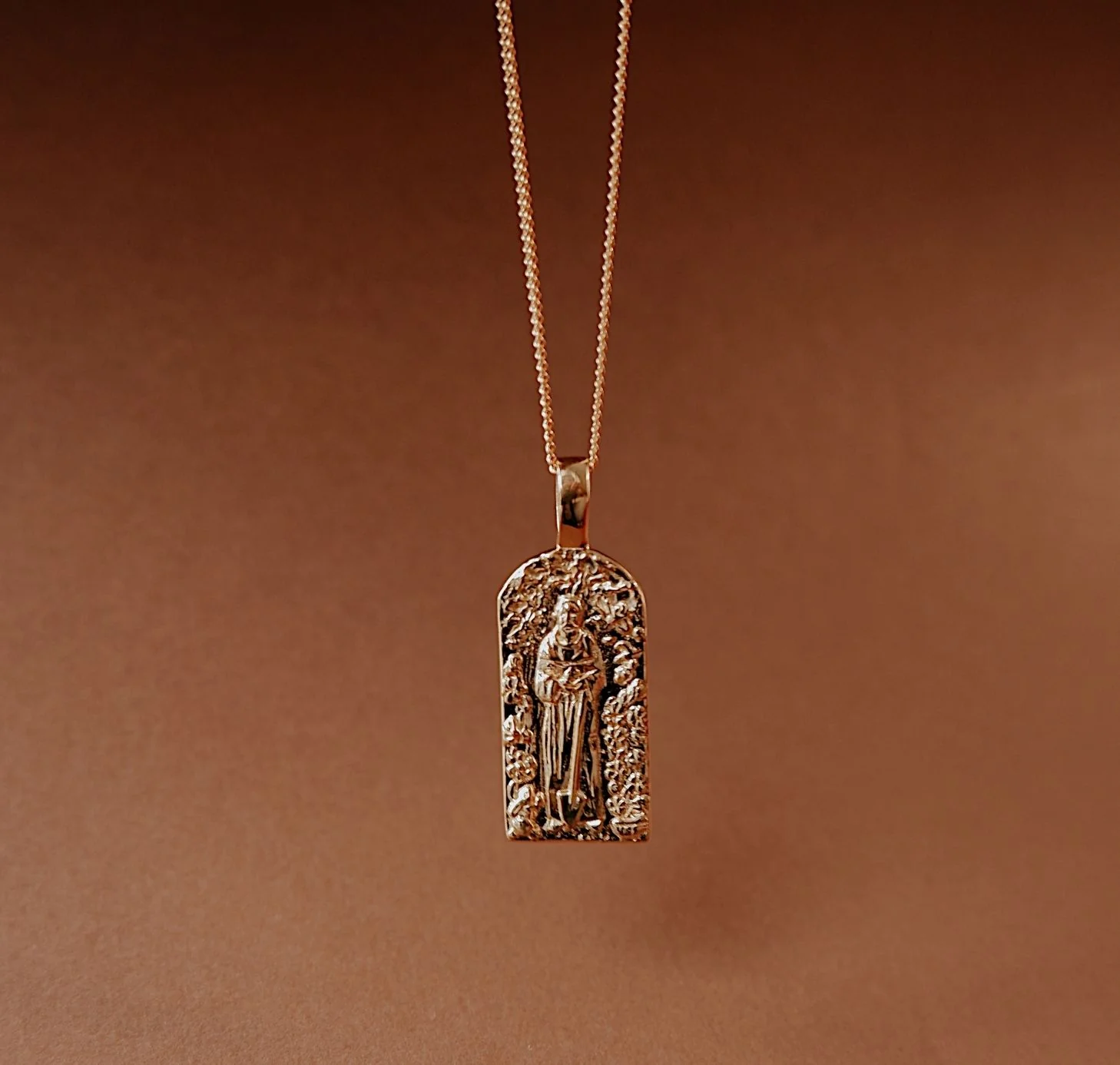 9KT SOLID GOLD St Fiacre - Patron Saint of Gardening Necklace - Image 4