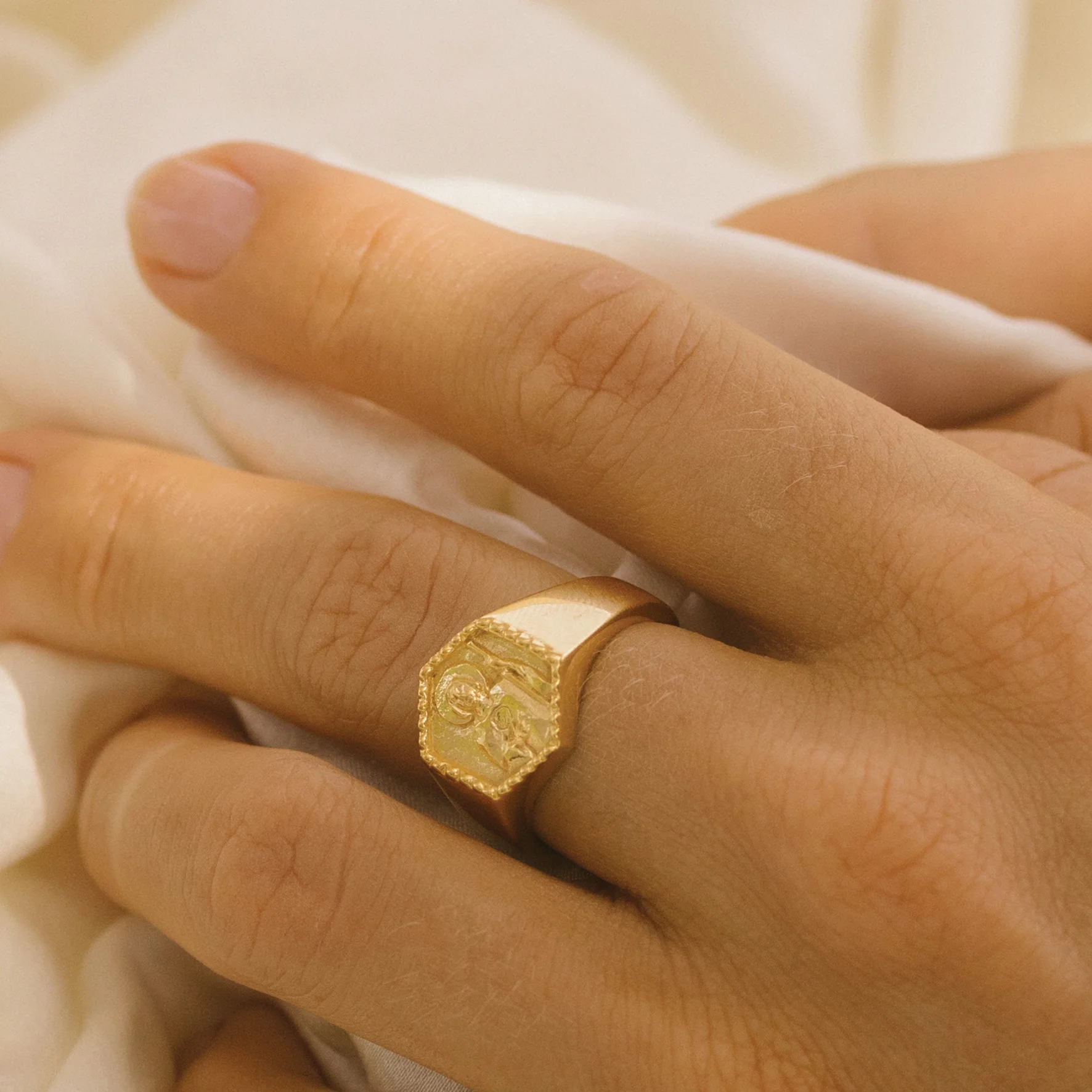 9KT SOLID GOLD St Jude Patron Saint of Hope & Impossible Causes Signet Ring - Image 5