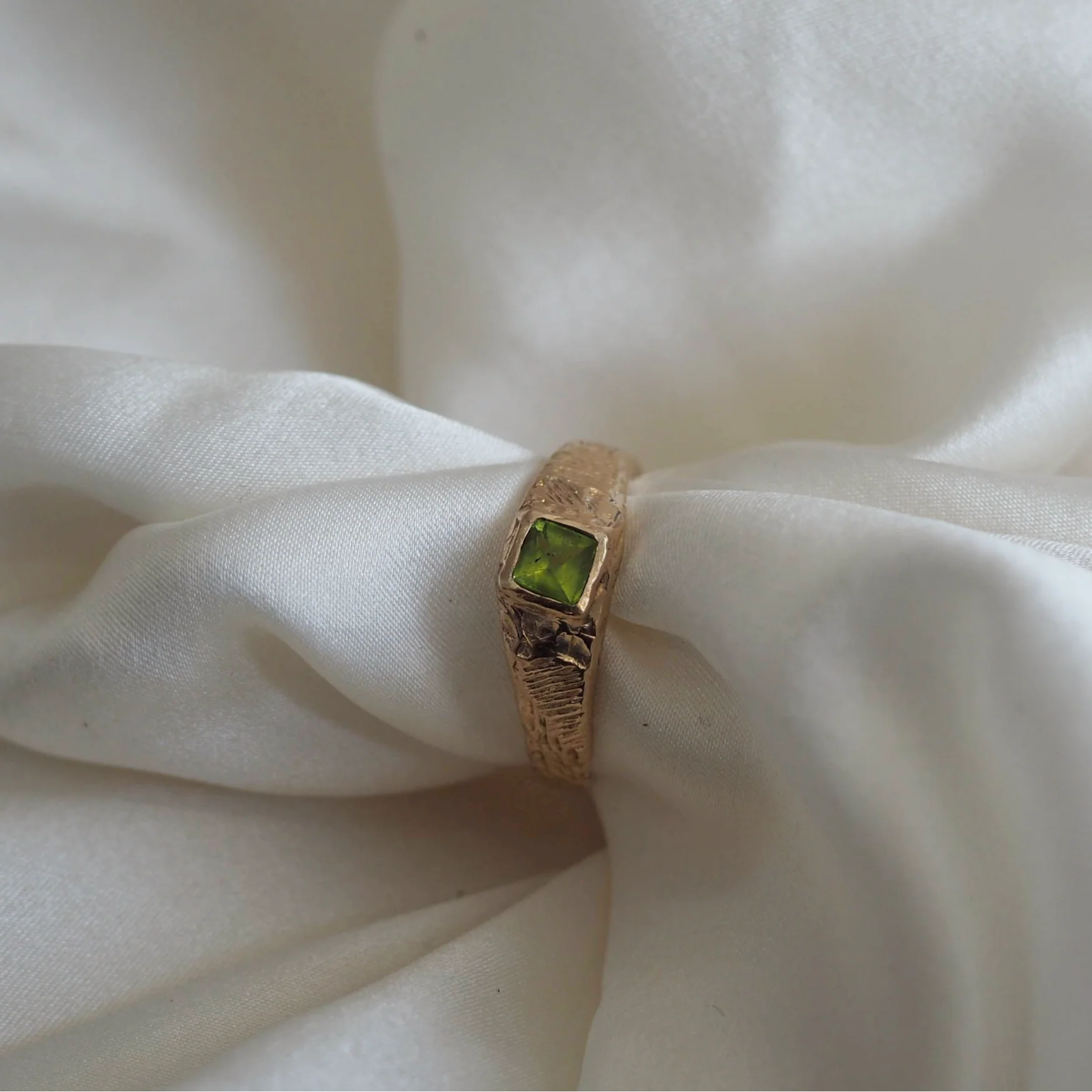 BESPOKE 9KT GOLD Ziggy Ring - 1 Stone - Image 3