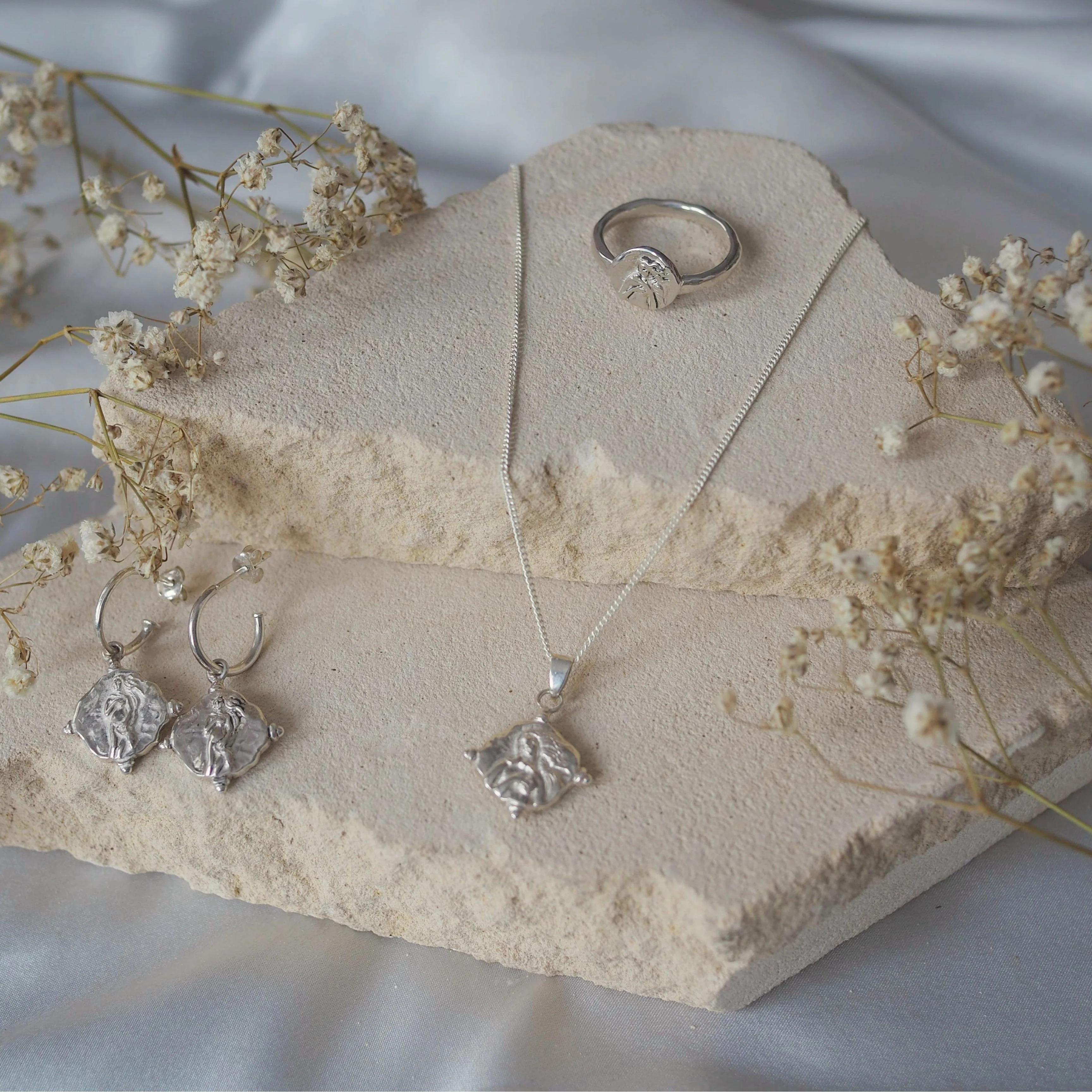 Aphrodite Earrings for Love - Silver - Image 3