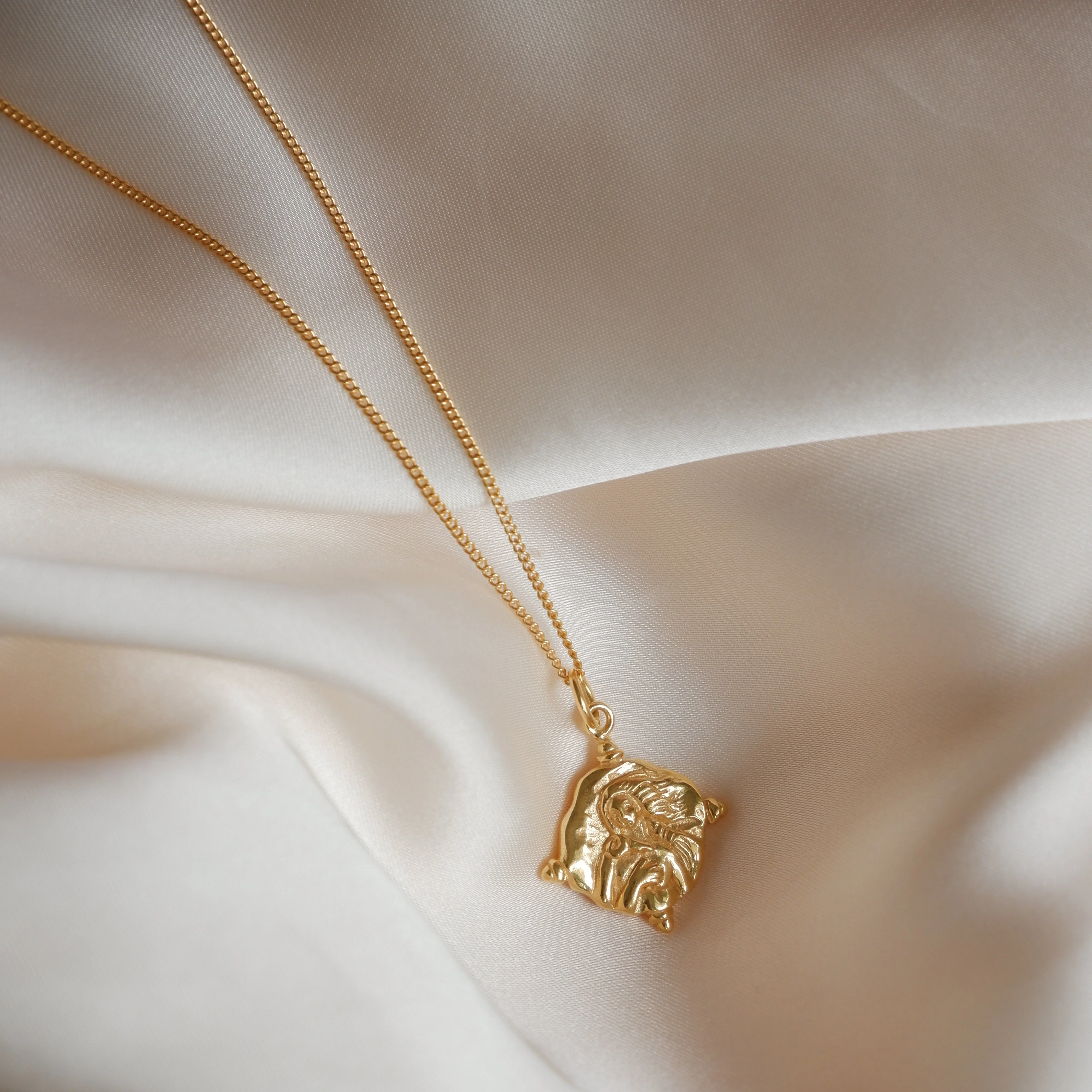 Aphrodite Necklace for Love - Gold - Image 4