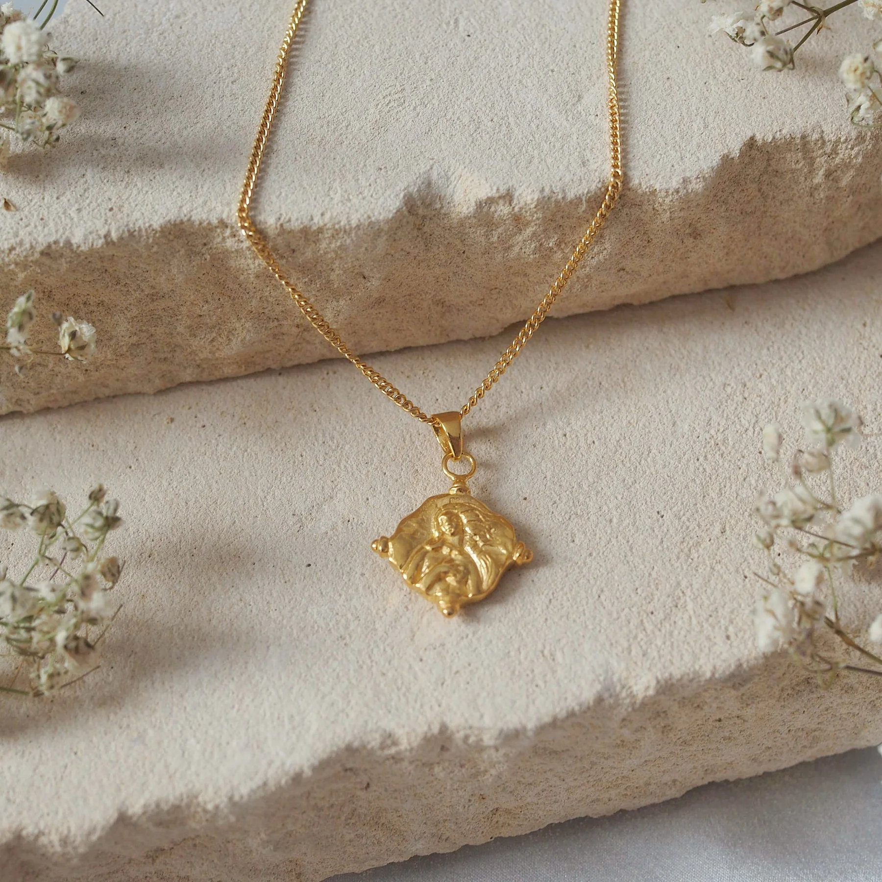 Aphrodite Necklace for Love - Gold - Image 5