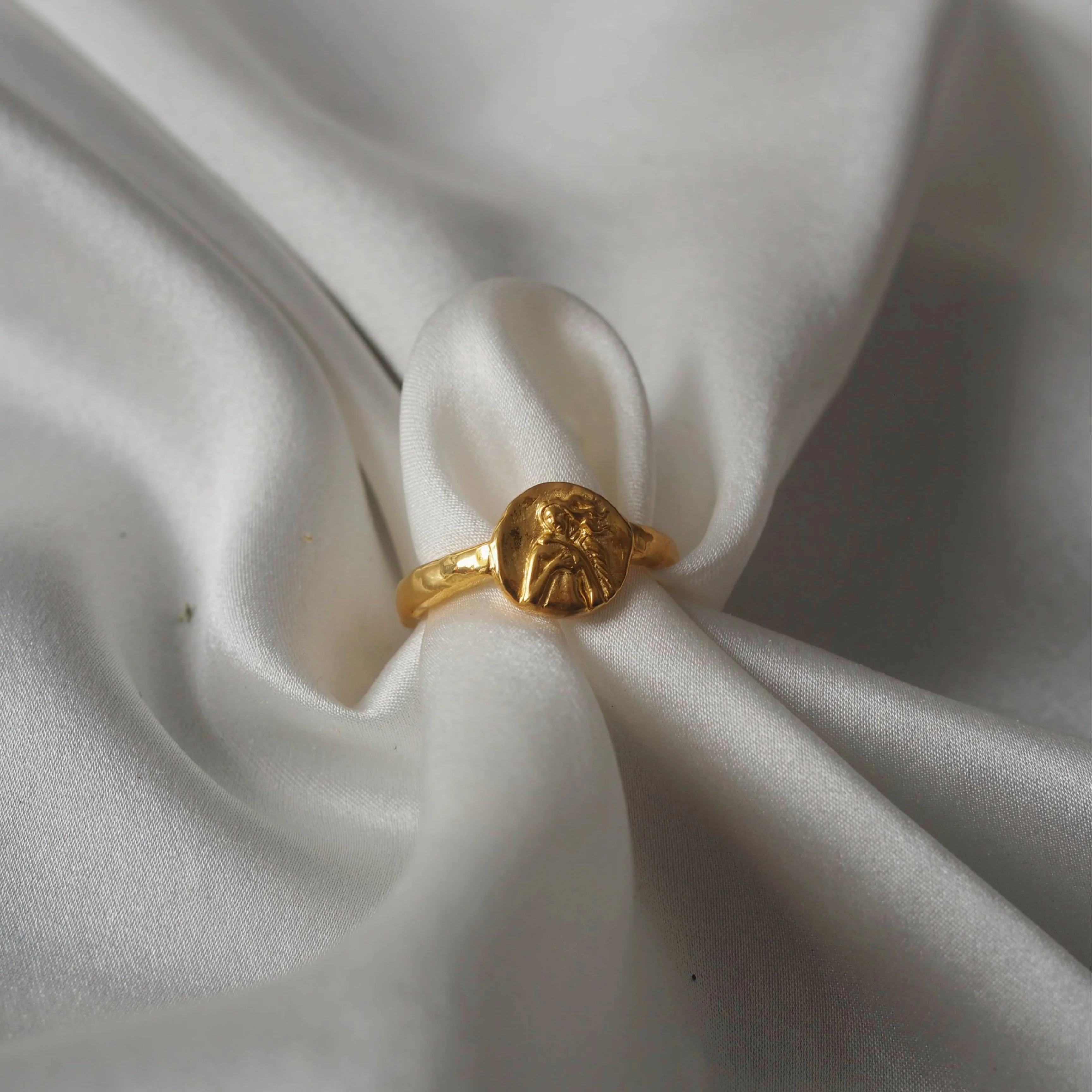 Aphrodite Ring for Love -  Gold - Image 3
