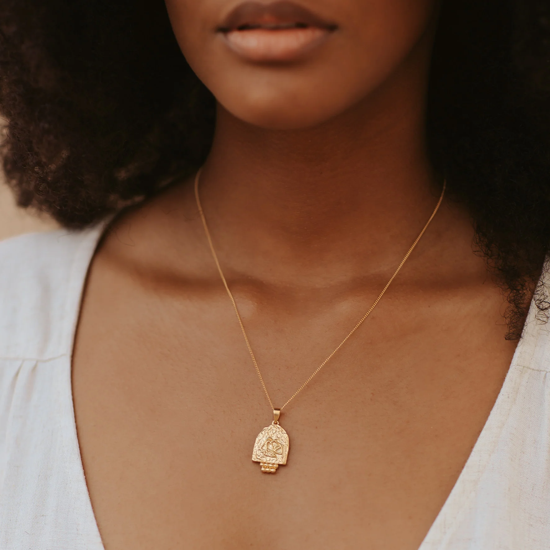 AQUARIUS ZODIAC PENDANT - GOLD - Image 3