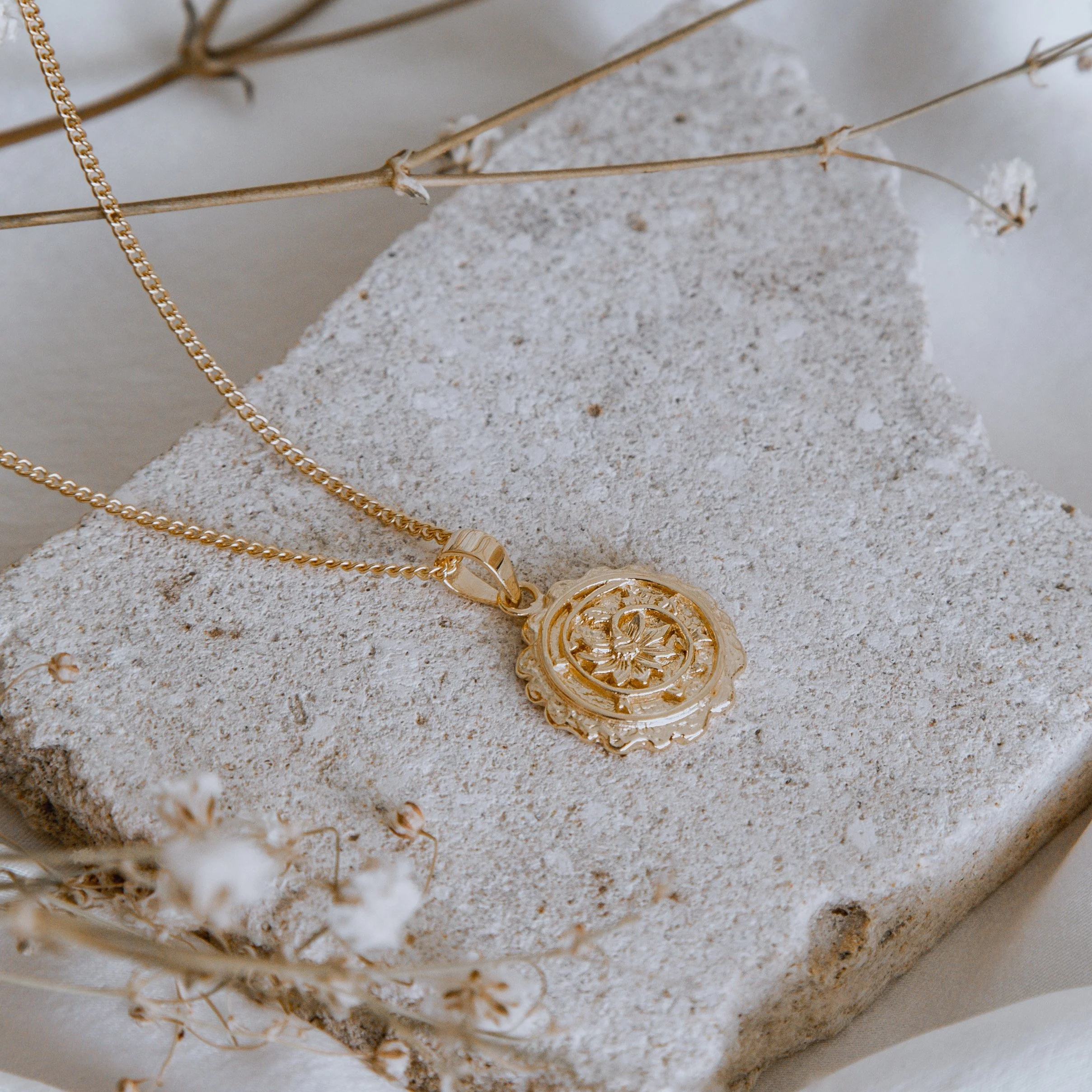 Arnhem x Luna & Rose - Forever Young Necklace - GOLD - Image 4