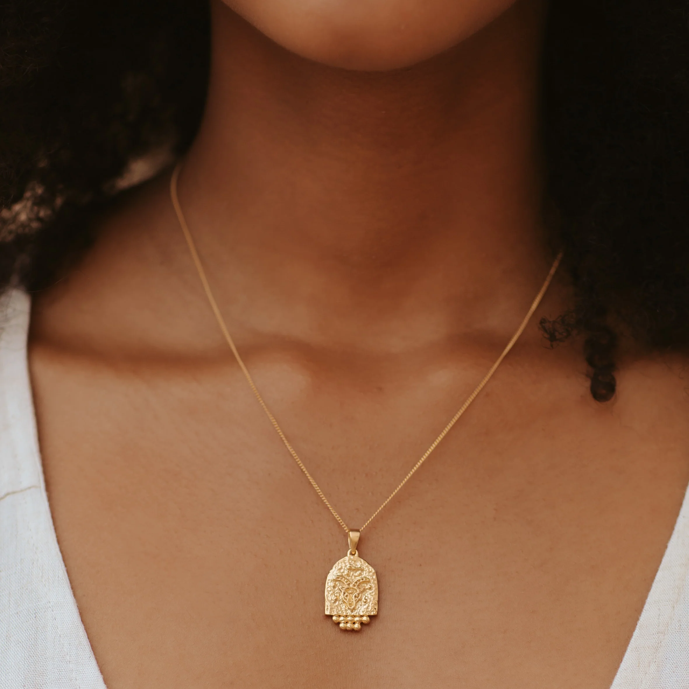 CAPRICORN ZODIAC NECKLACE - GOLD - Image 2