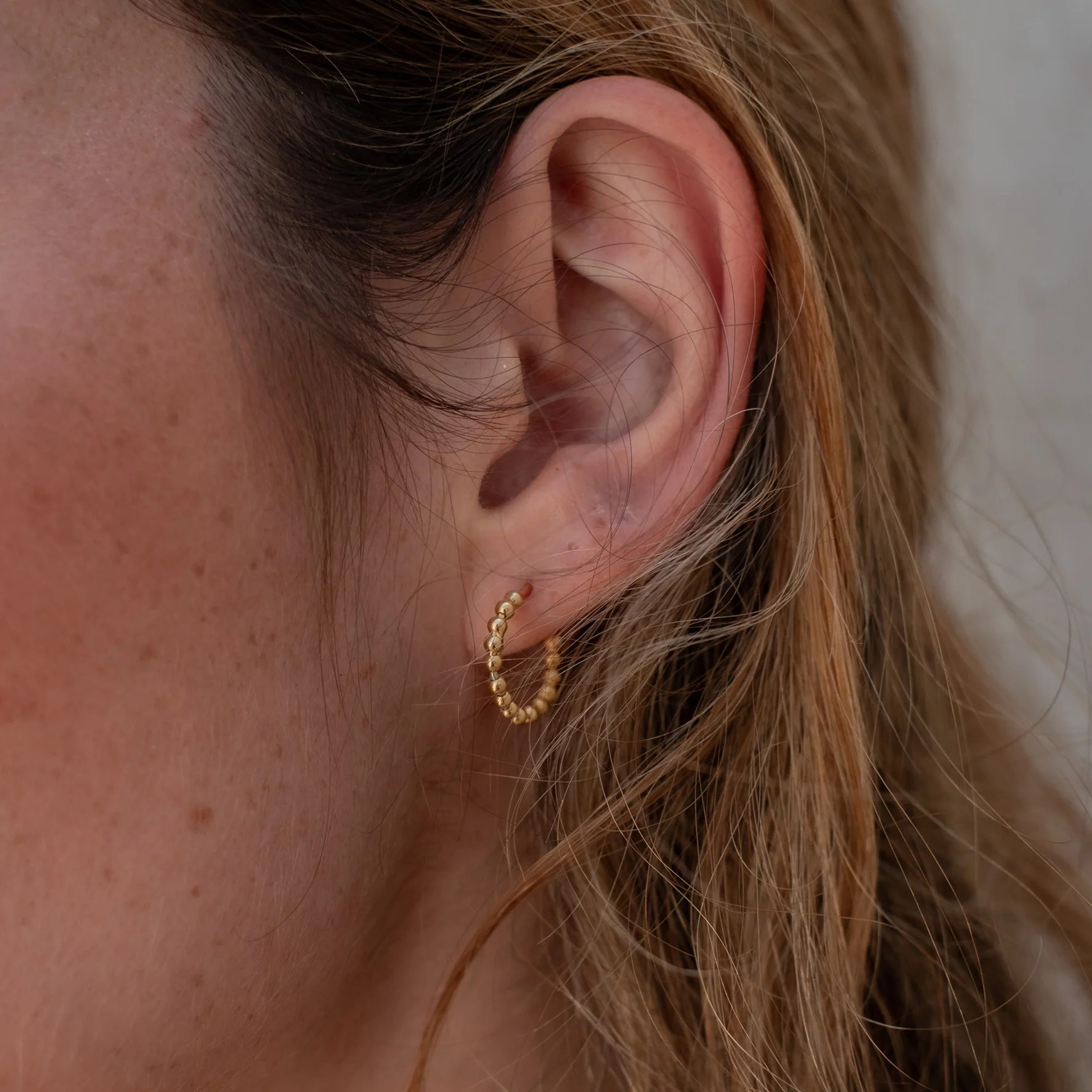 Central Park Dotty Earrings 10mm - Gold - Image 4