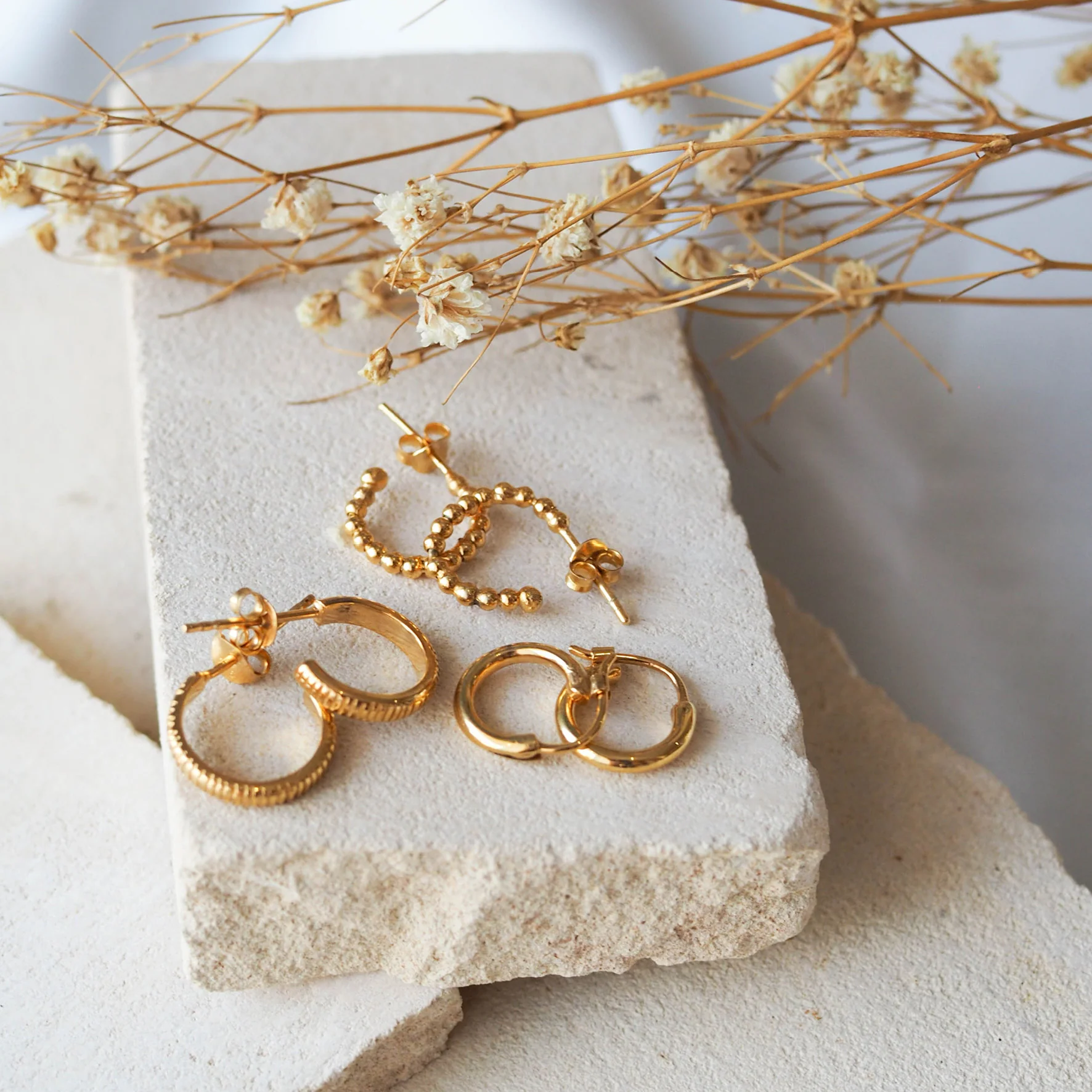 Central Park Dotty Earrings 10mm - Gold - Image 6
