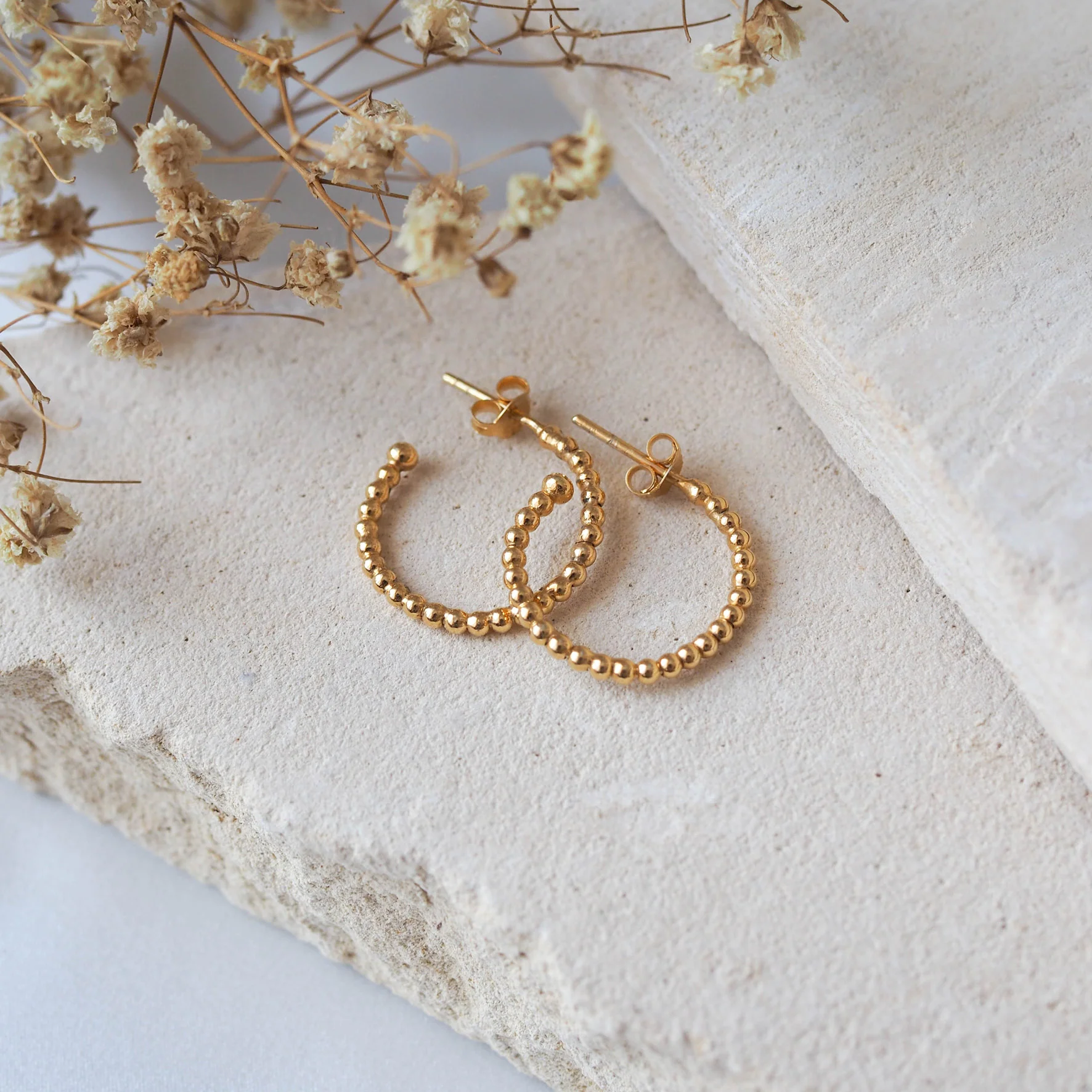 Central Park Dotty Earrings 17mm - Gold - Image 3