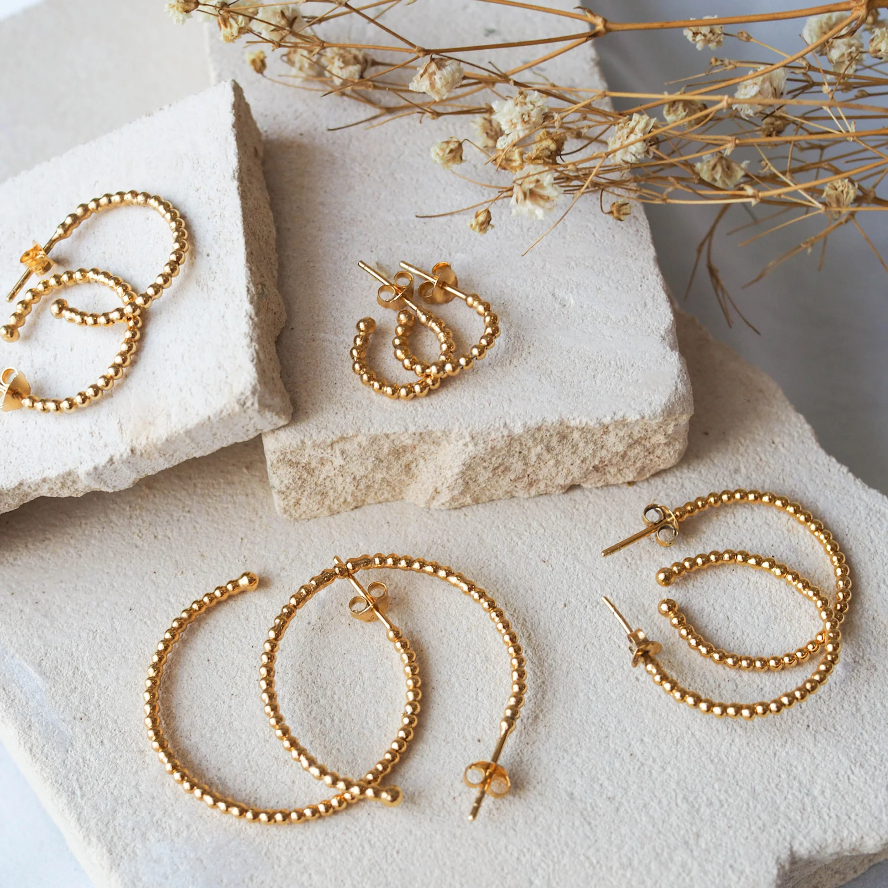 Central Park Dotty Earrings 17mm - Gold - Image 6
