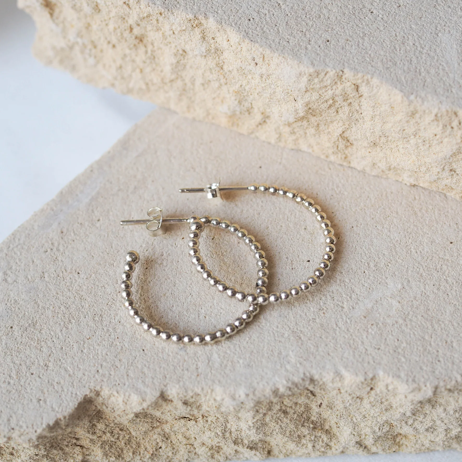 Central Park Dotty Earrings 17mm - Silver - Image 4