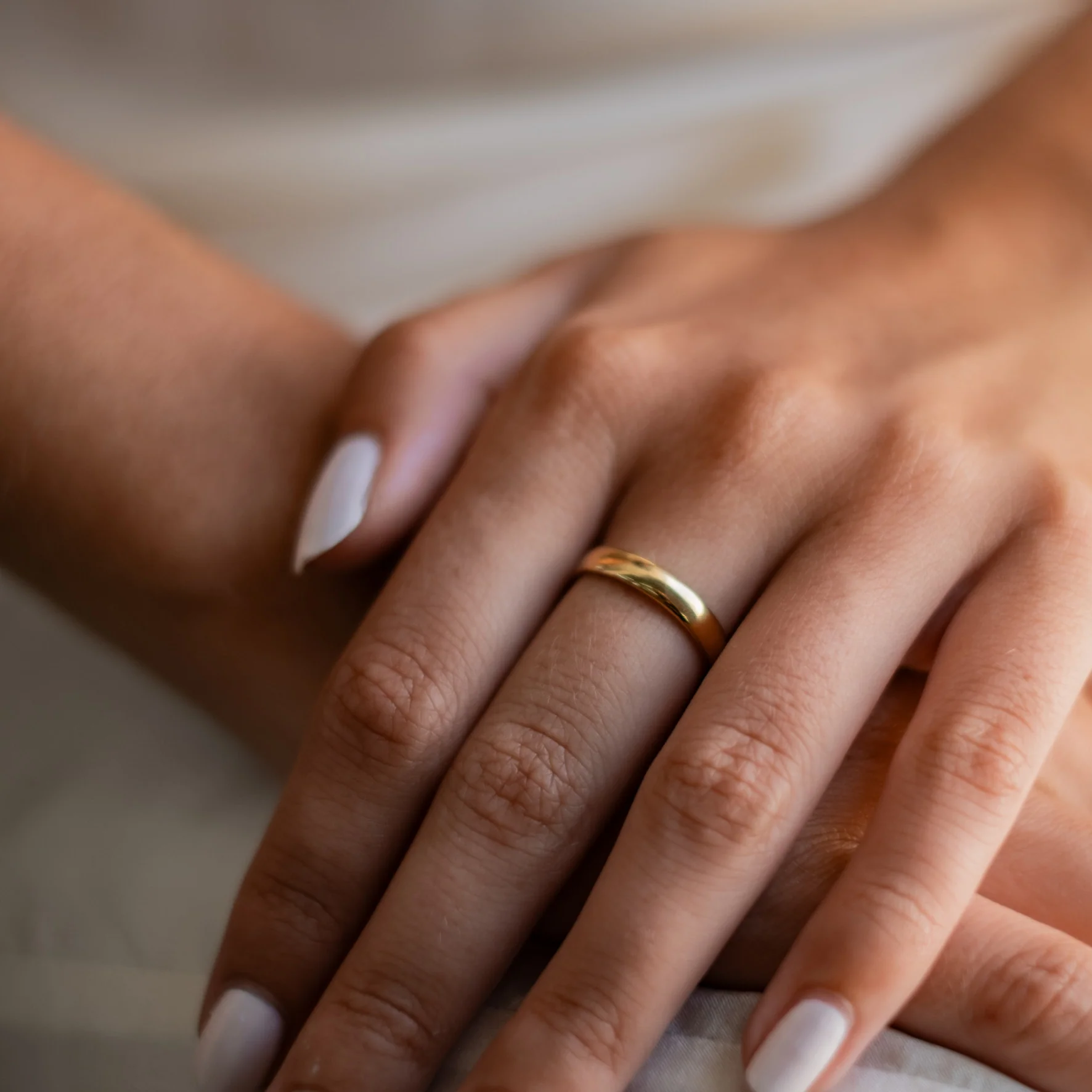 Classic Thin Band 4mm - Gold - Image 2