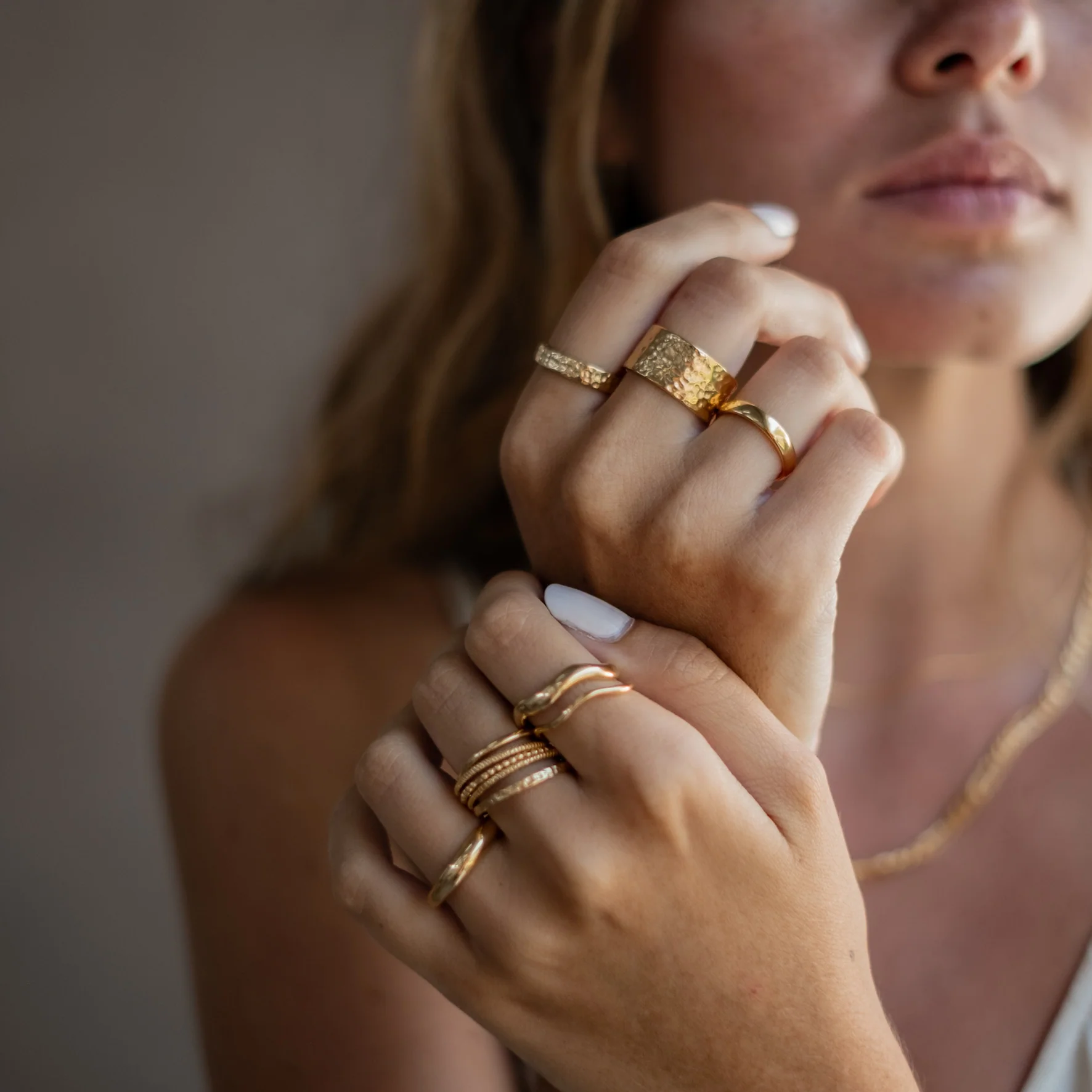 Classic Thin Band 4mm - Gold - Image 3