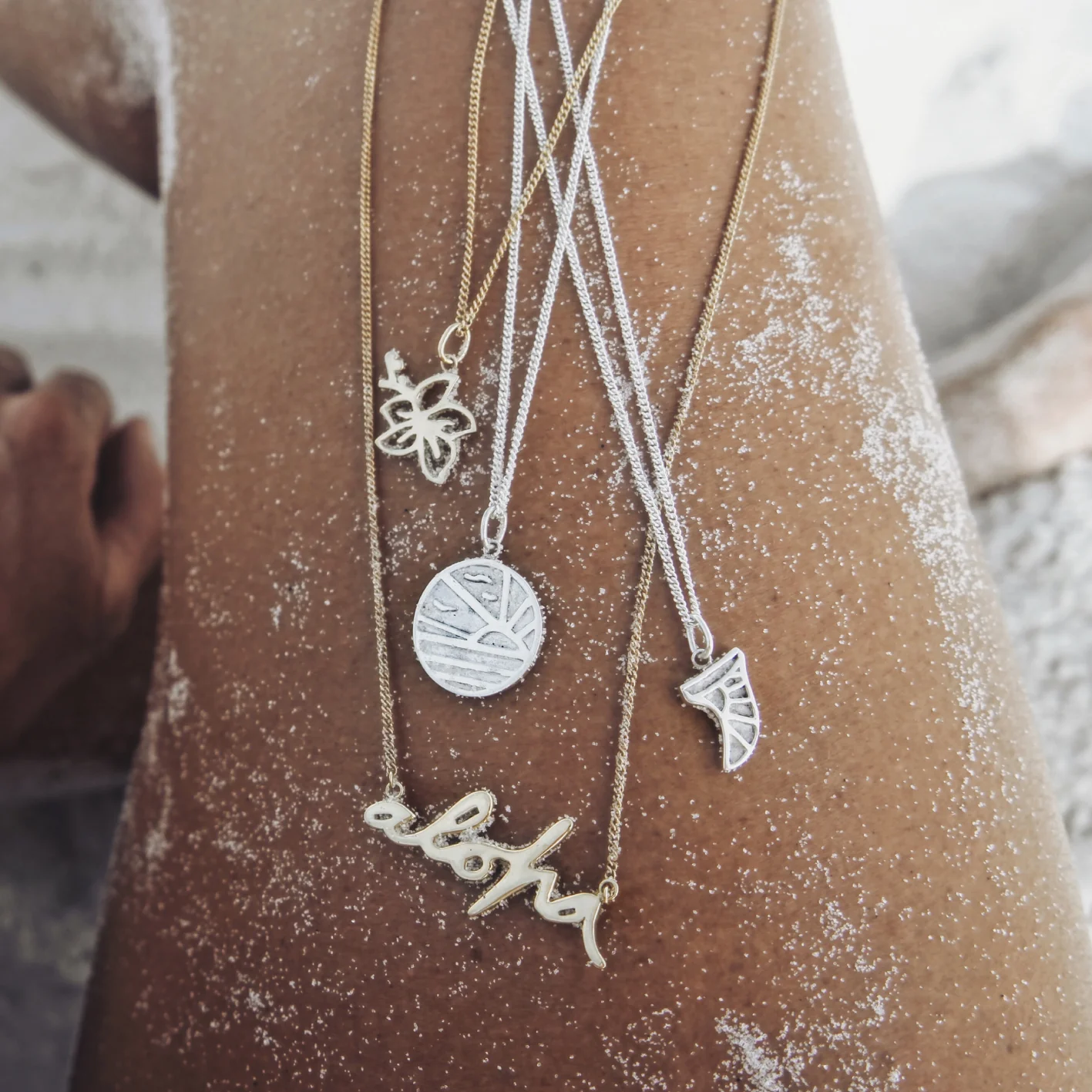 GOLDFISH KISS x LUNA & ROSE HIBISCUS FLOWER CHARM (Gold) - Image 3