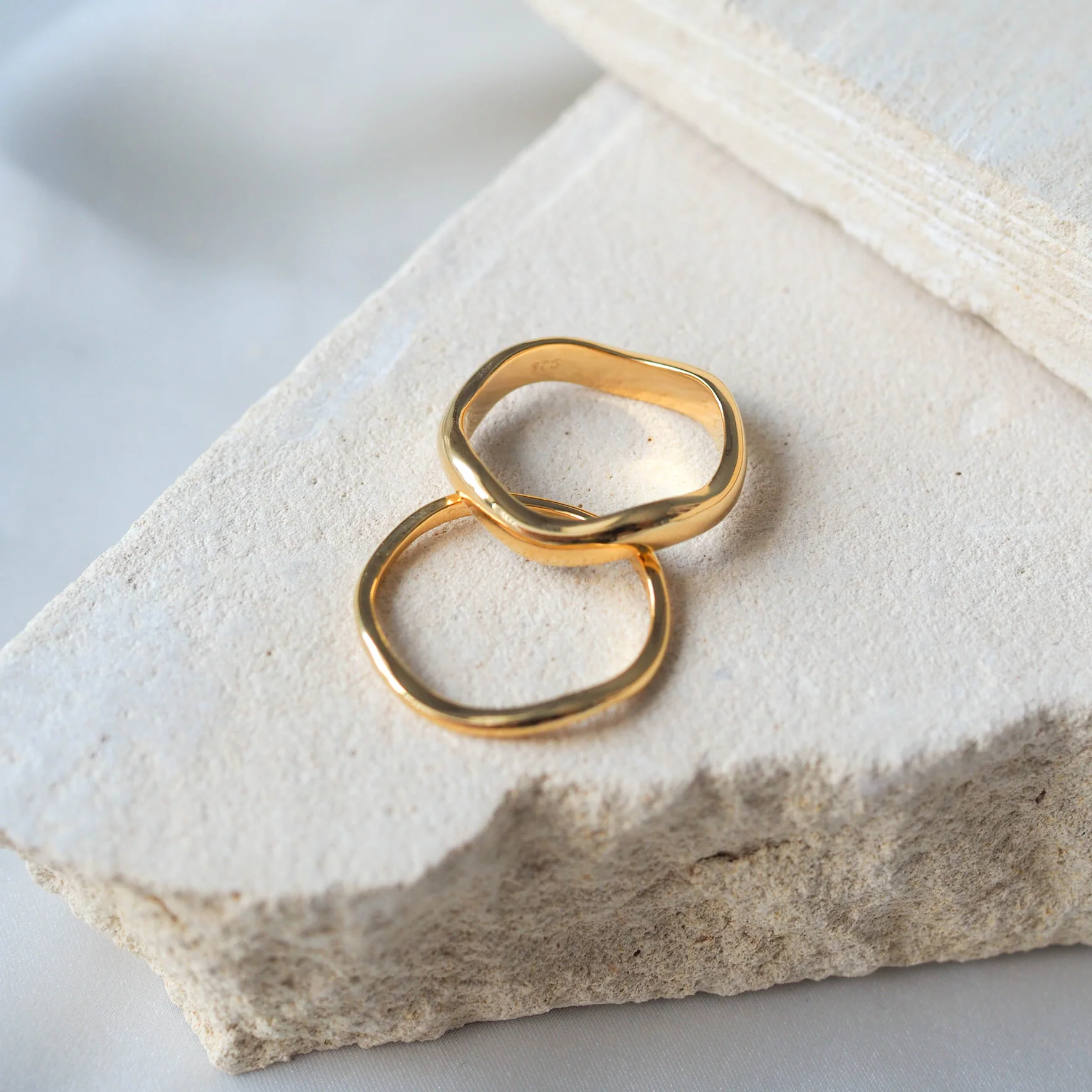 Lafayette Wave Ring Set (2 Rings) - Gold - Image 3