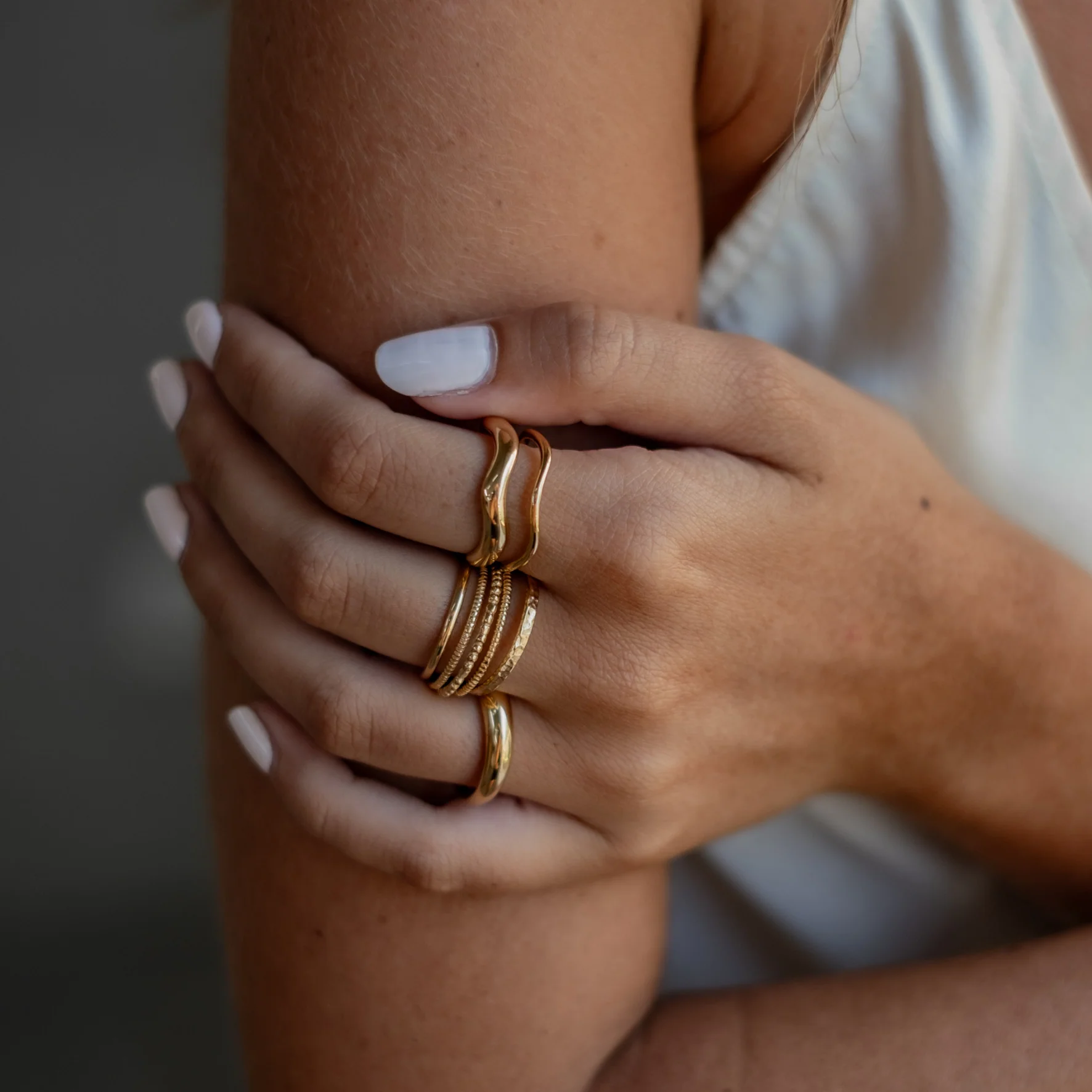 Lafayette Wave Ring Set (2 Rings) - Gold - Image 4