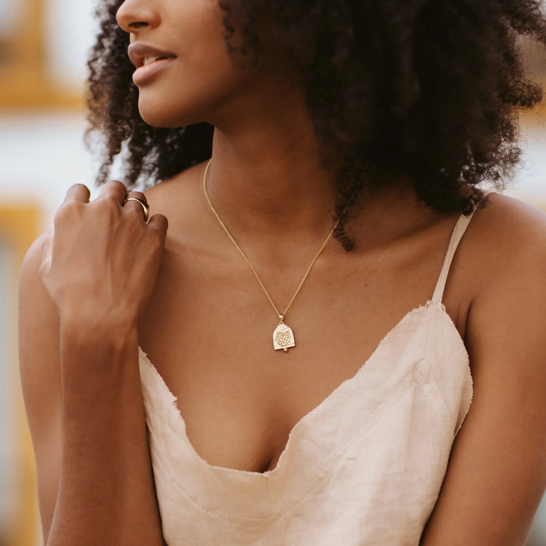 LEO ZODIAC NECKLACE - GOLD - Image 3