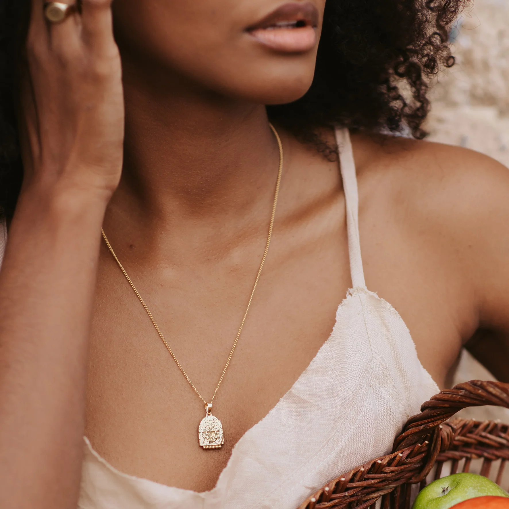 LIBRA ZODIAC NECKLACE - GOLD - Image 3