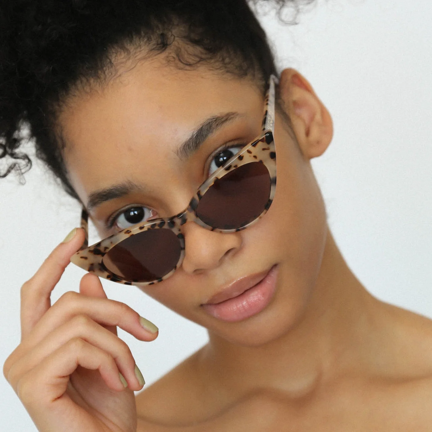 Lu Goldie - Brigette Choc Tort Sunglasses - Image 5