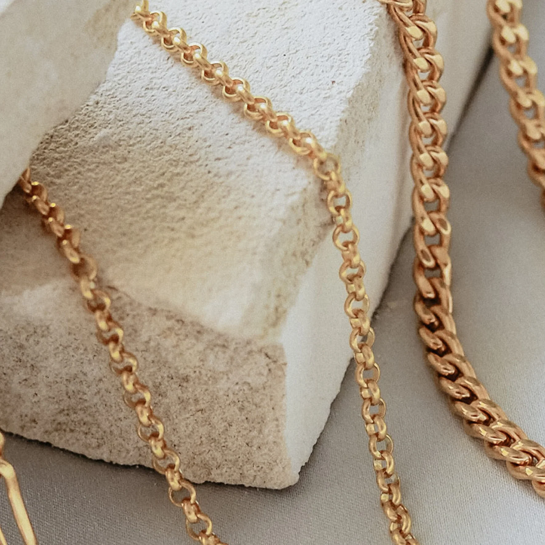Manhattan Rollo Chain Bracelet - Gold - Image 4
