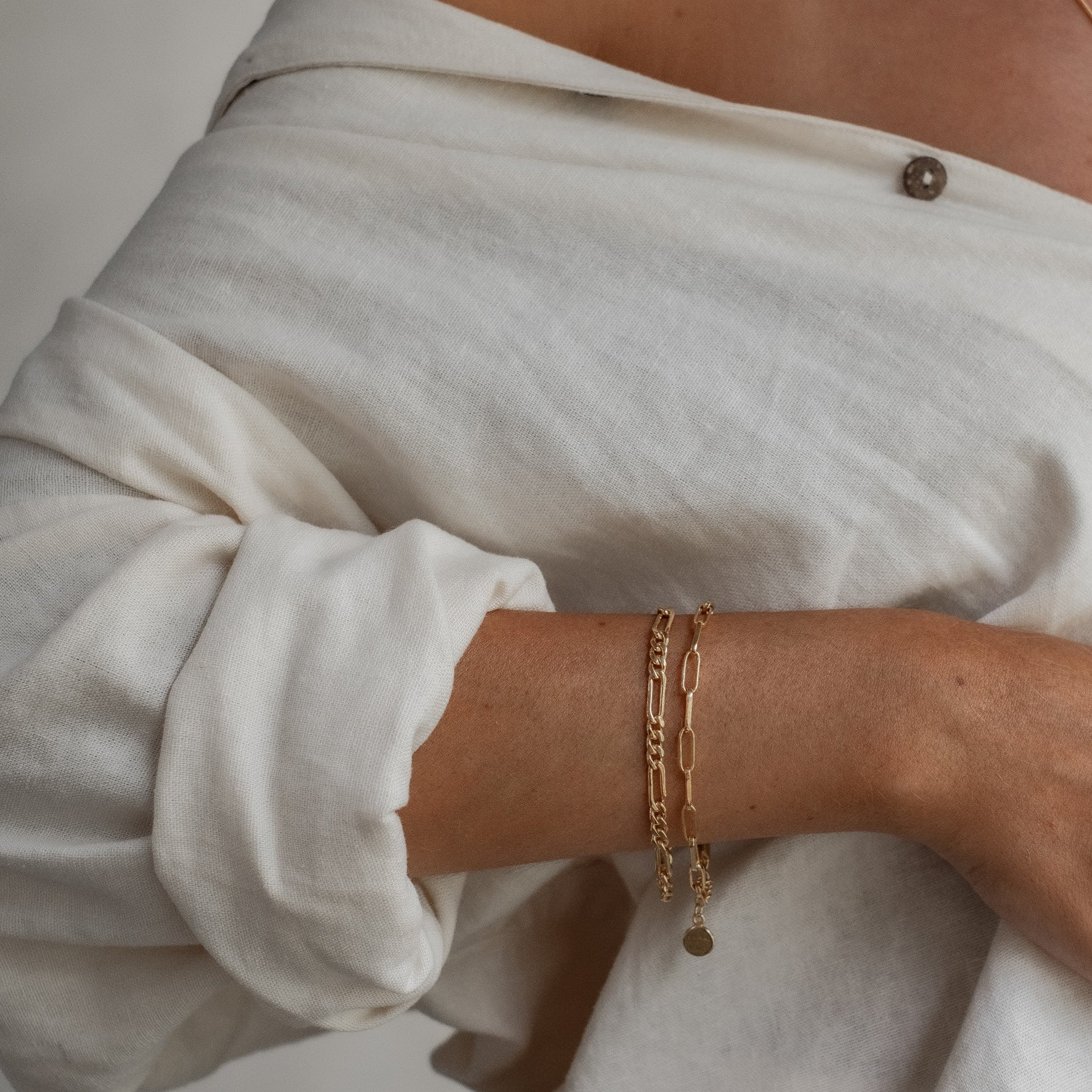 Minimalist Figari Chain Bracelet - Gold - Image 4