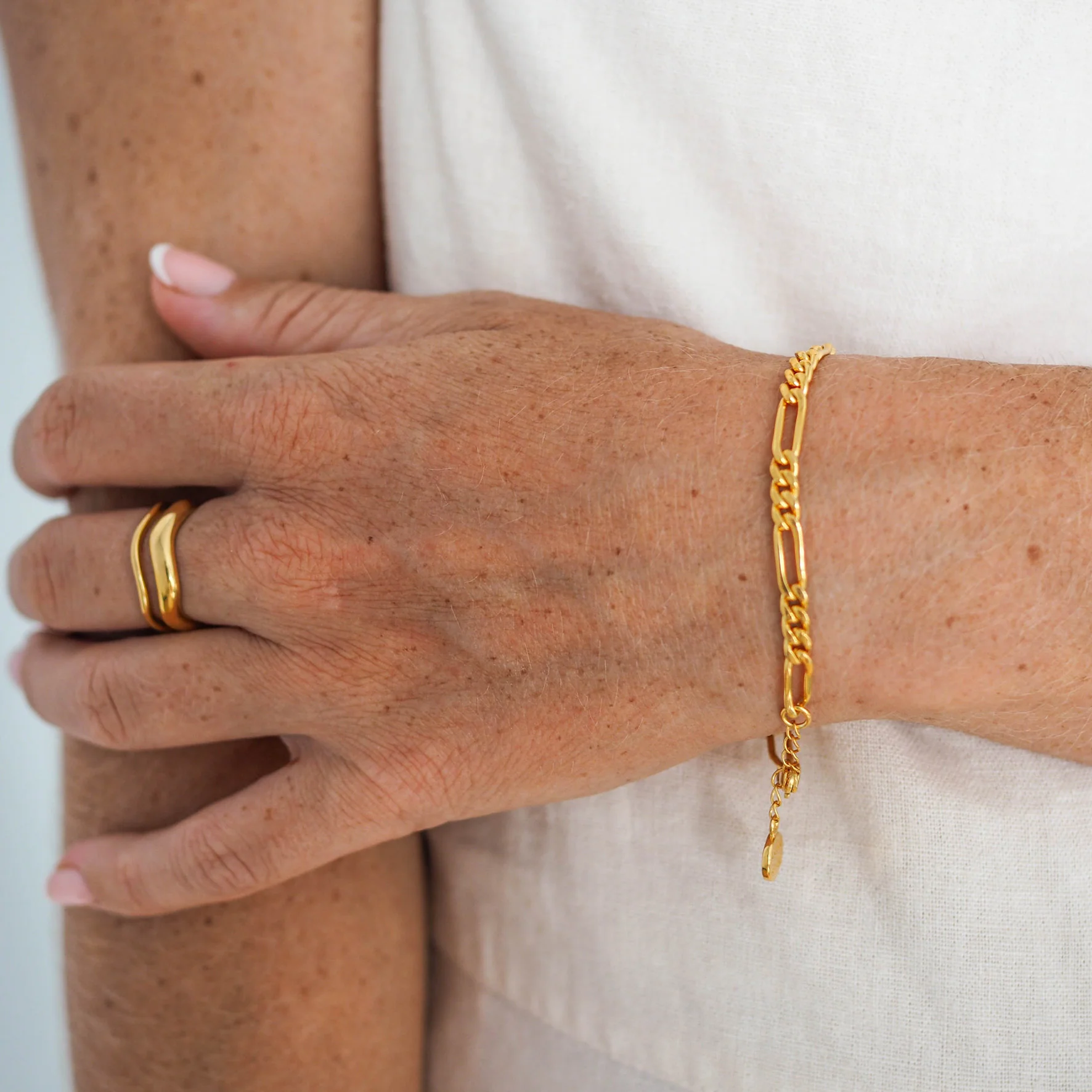 Minimalist Figari Chain Bracelet - Gold - Image 5
