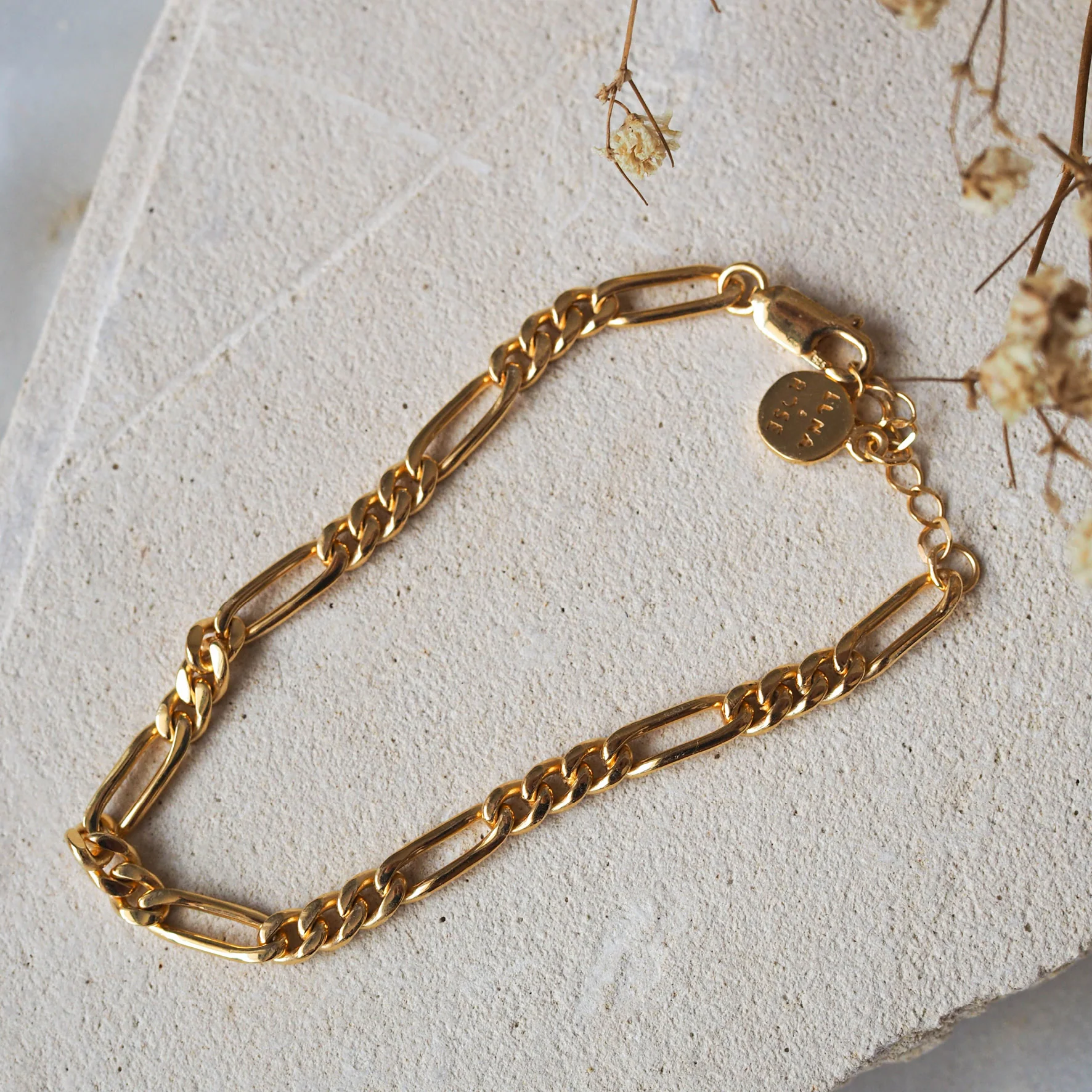 Minimalist Figari Chain Bracelet - Gold - Image 6