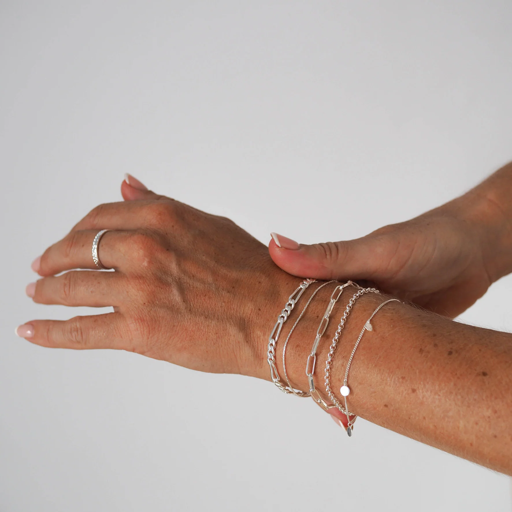 Minimalist Figari Chain Bracelet - Silver - Image 4