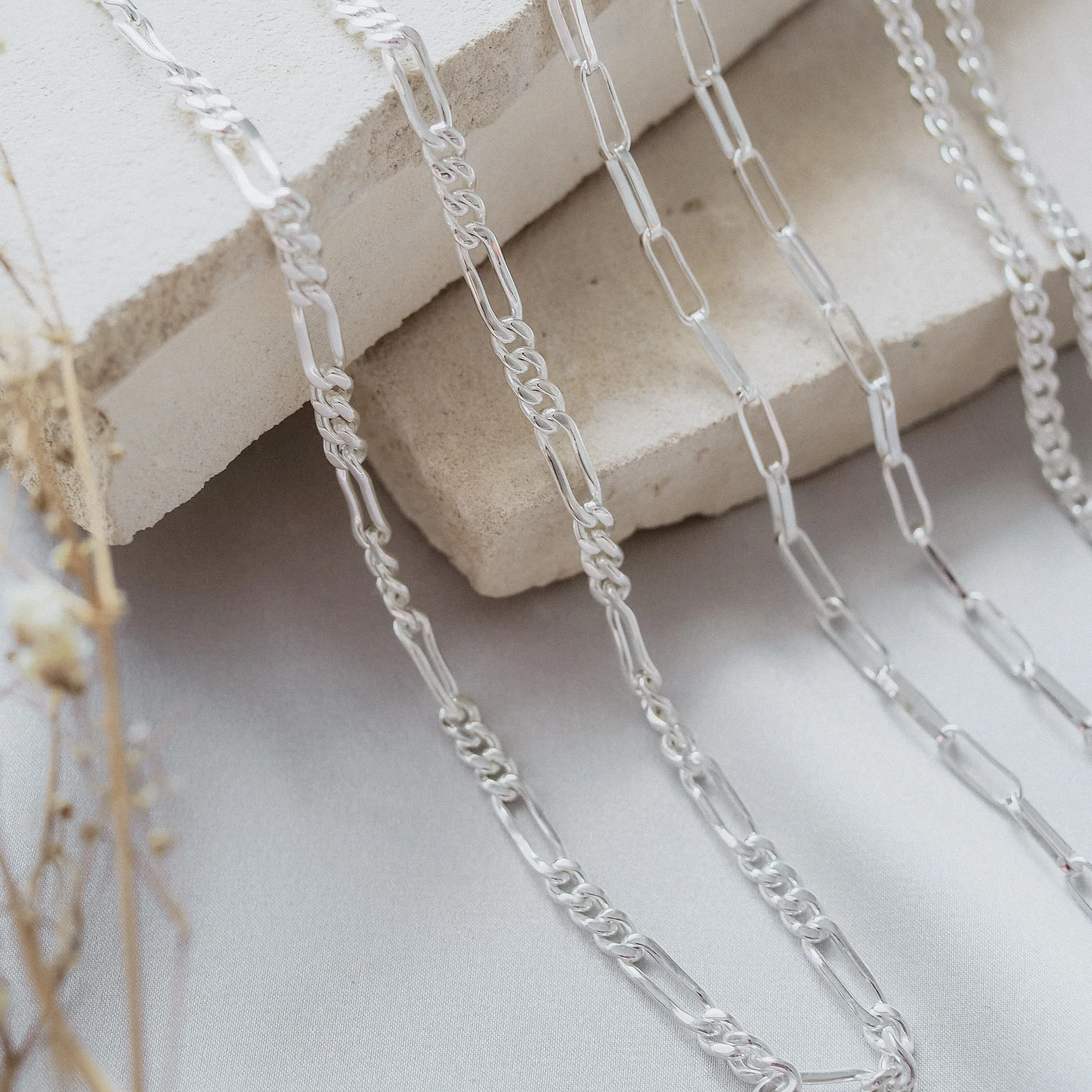 Minimalist Figari Chain Necklace - Silver - Image 4