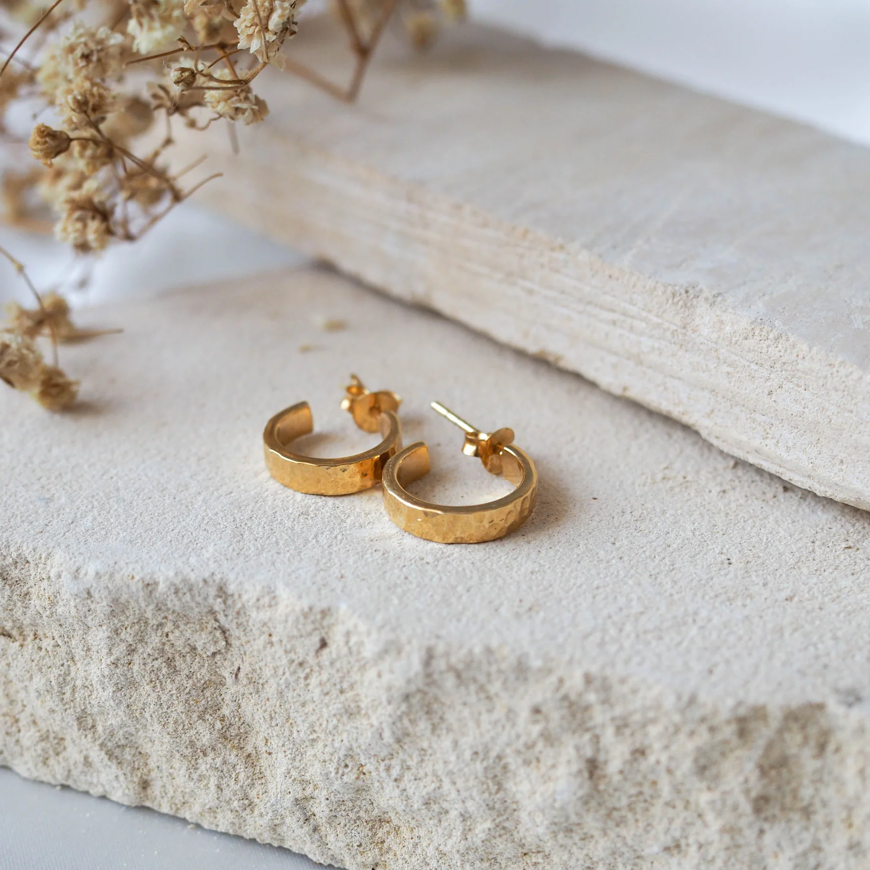 MOMA Hammered Hoops 12mm - Gold - Image 4