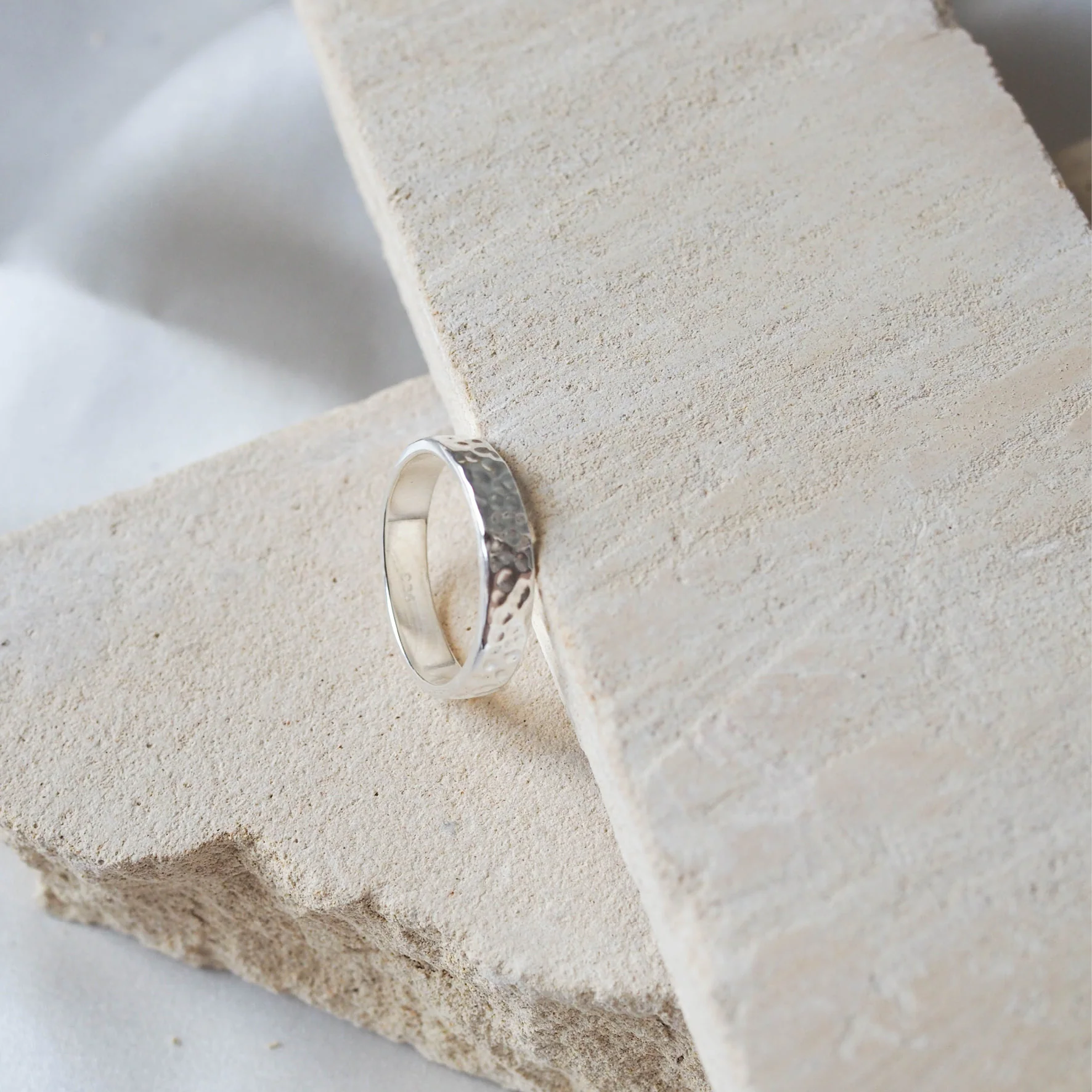 MOMA Hammered Ring 4mm - Silver - Image 3