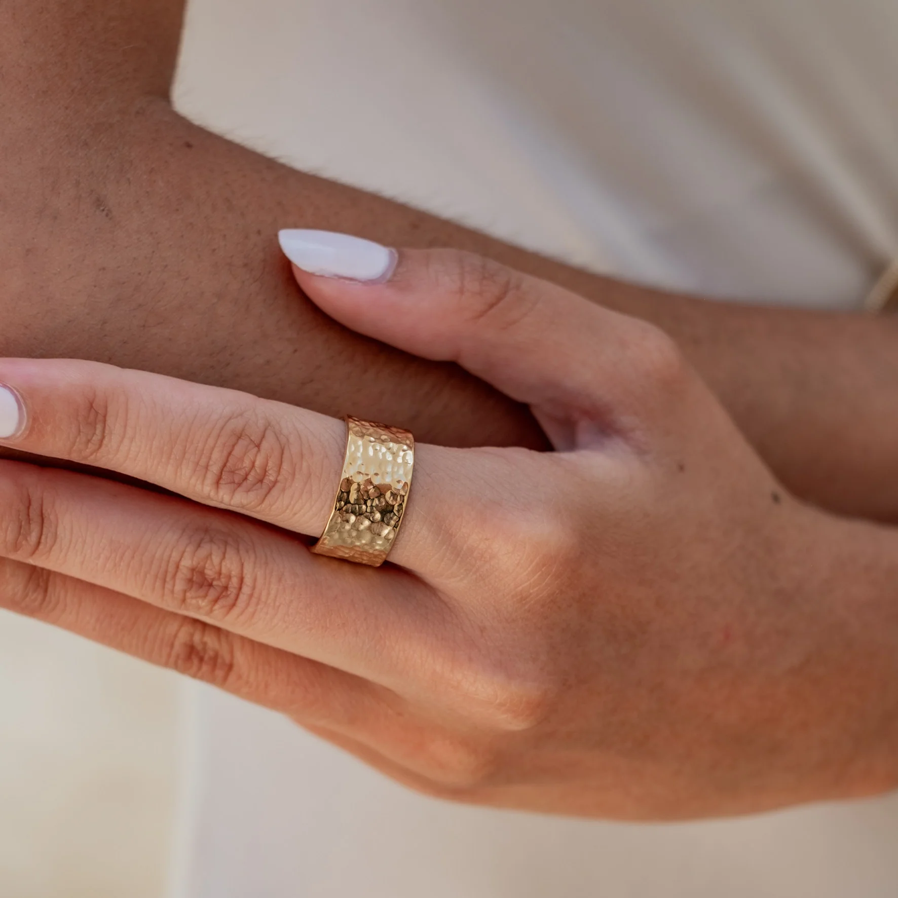 MOMA Hammered Ring 10mm - Gold - Image 2