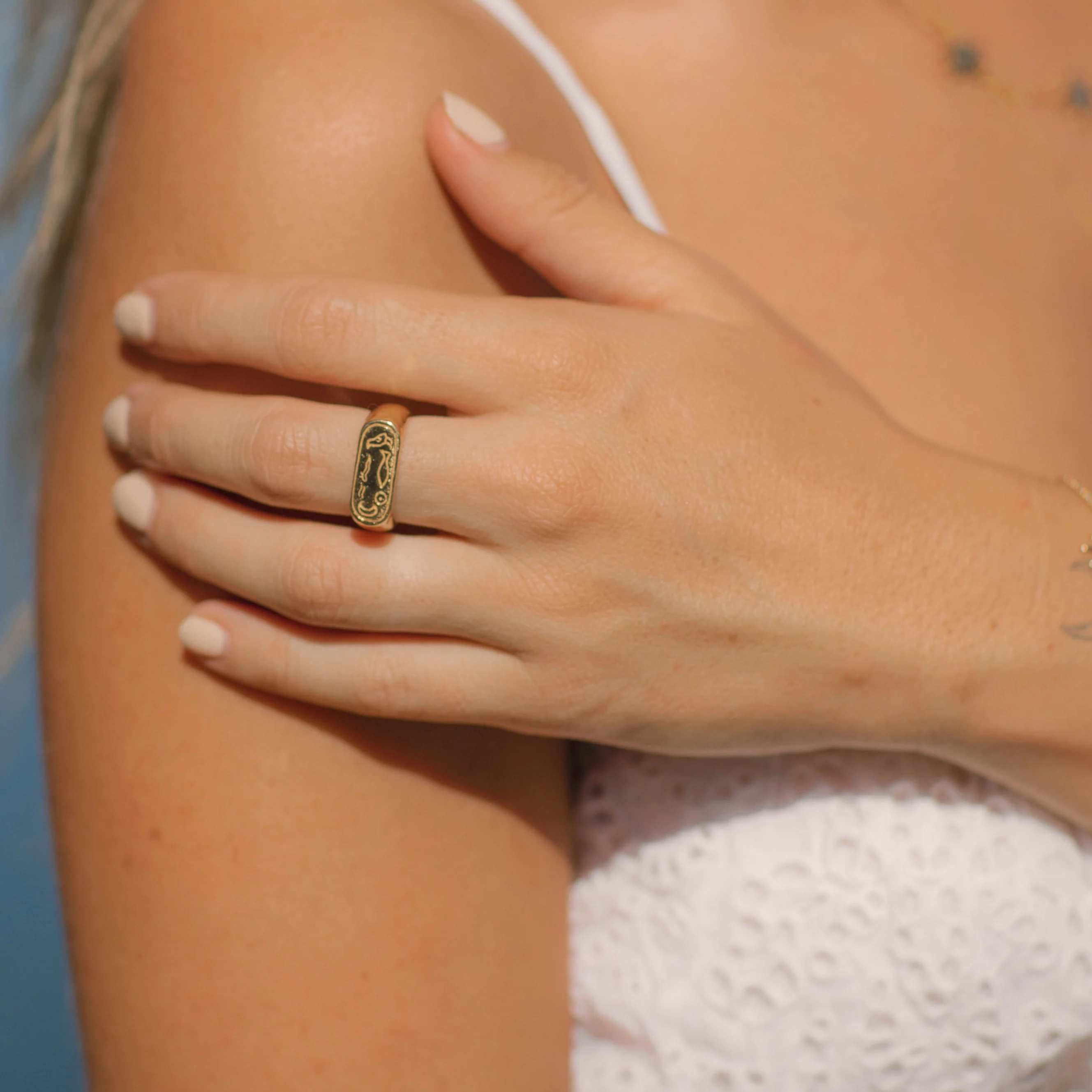 Neri x Luna & Rose - Alpha Ring - Gold - Image 4