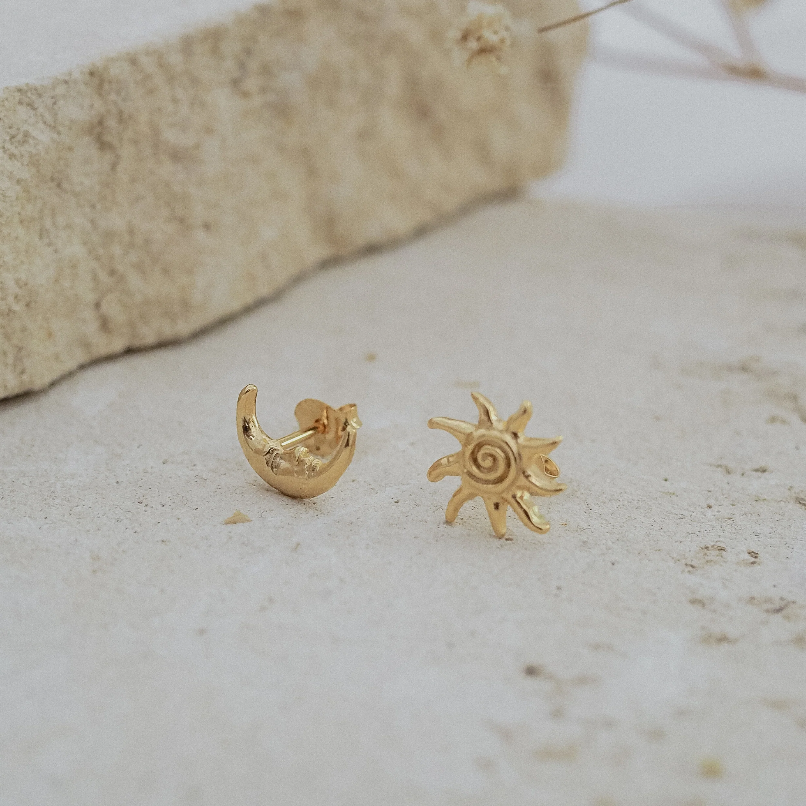 Neri x Luna & Rose - Moon & Sun Stud Earrings - Gold - Image 2