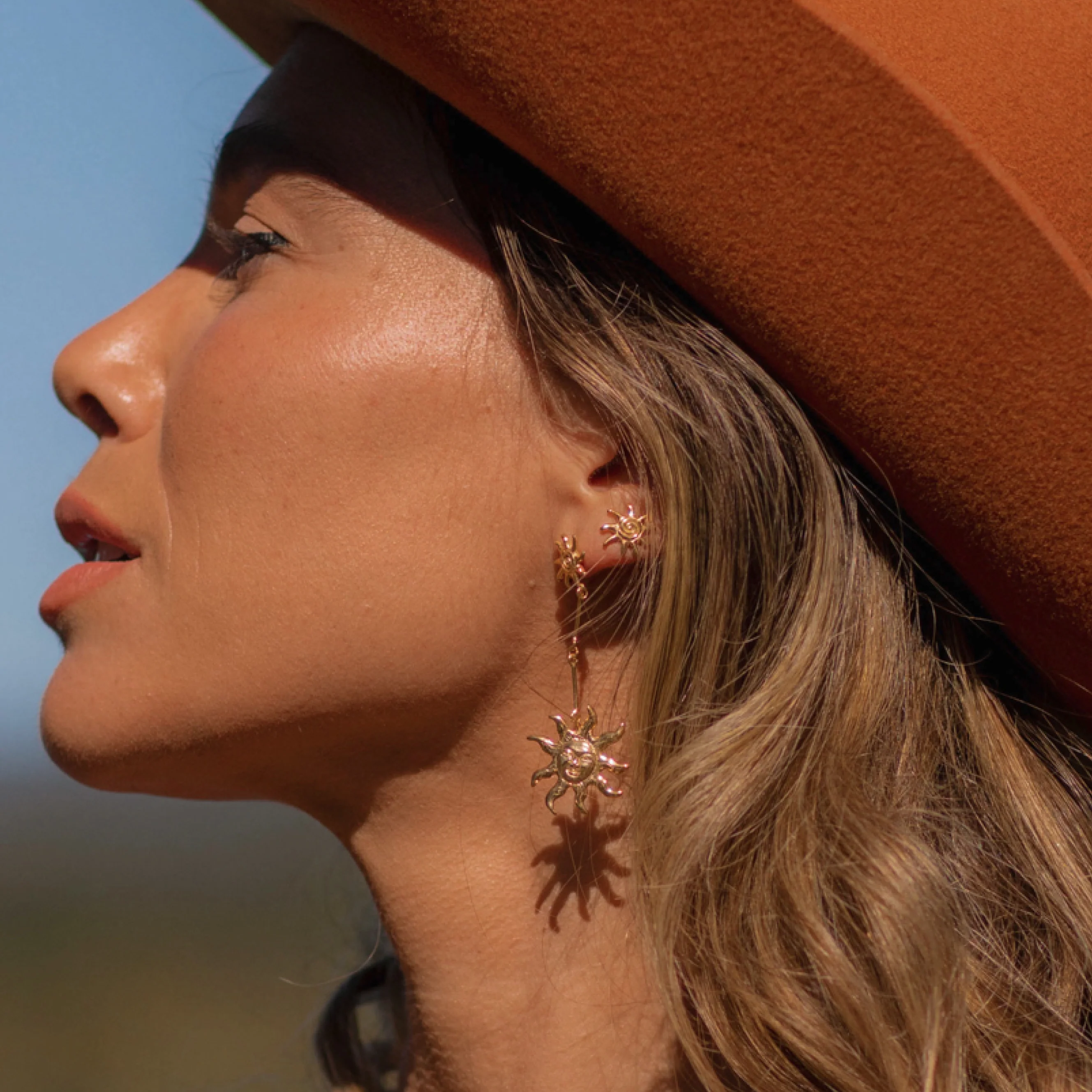Neri x Luna & Rose - Moon & Sun Stud Earrings - Gold - Image 4