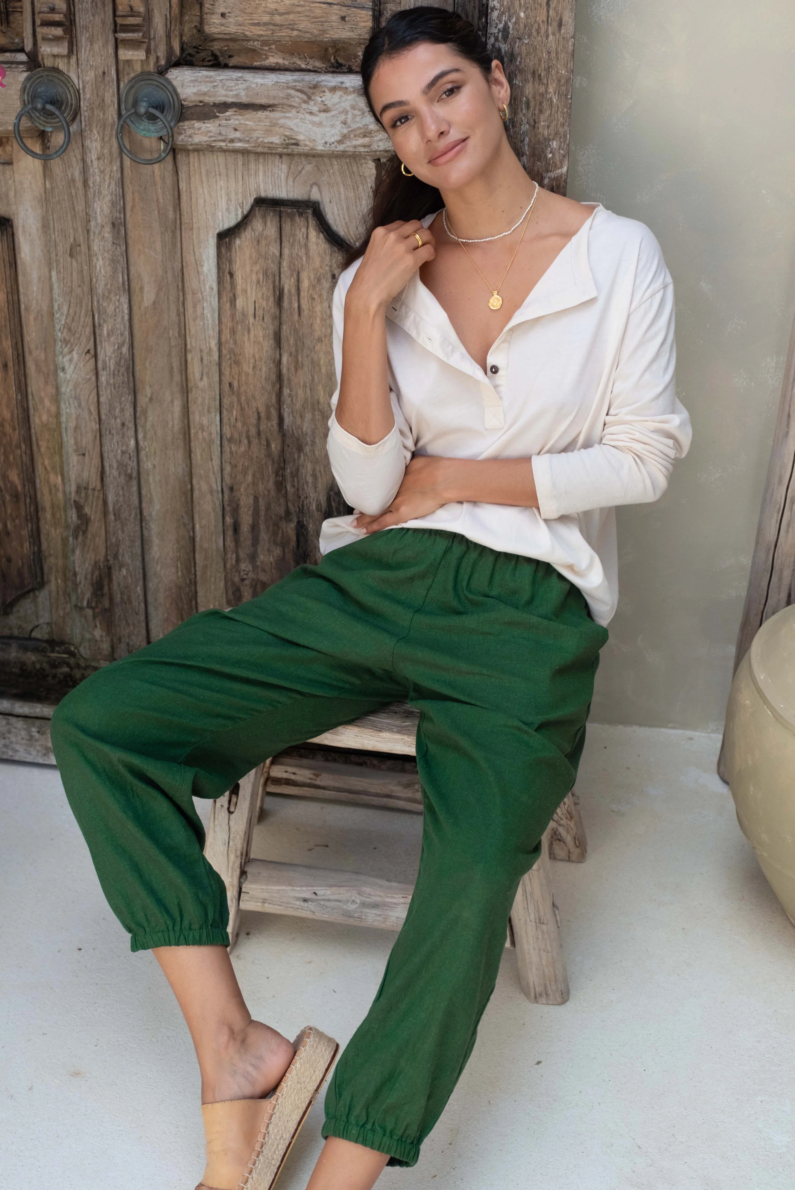 ORGANIC COTTON HARVEY HENLEY - Macadamia - Image 2