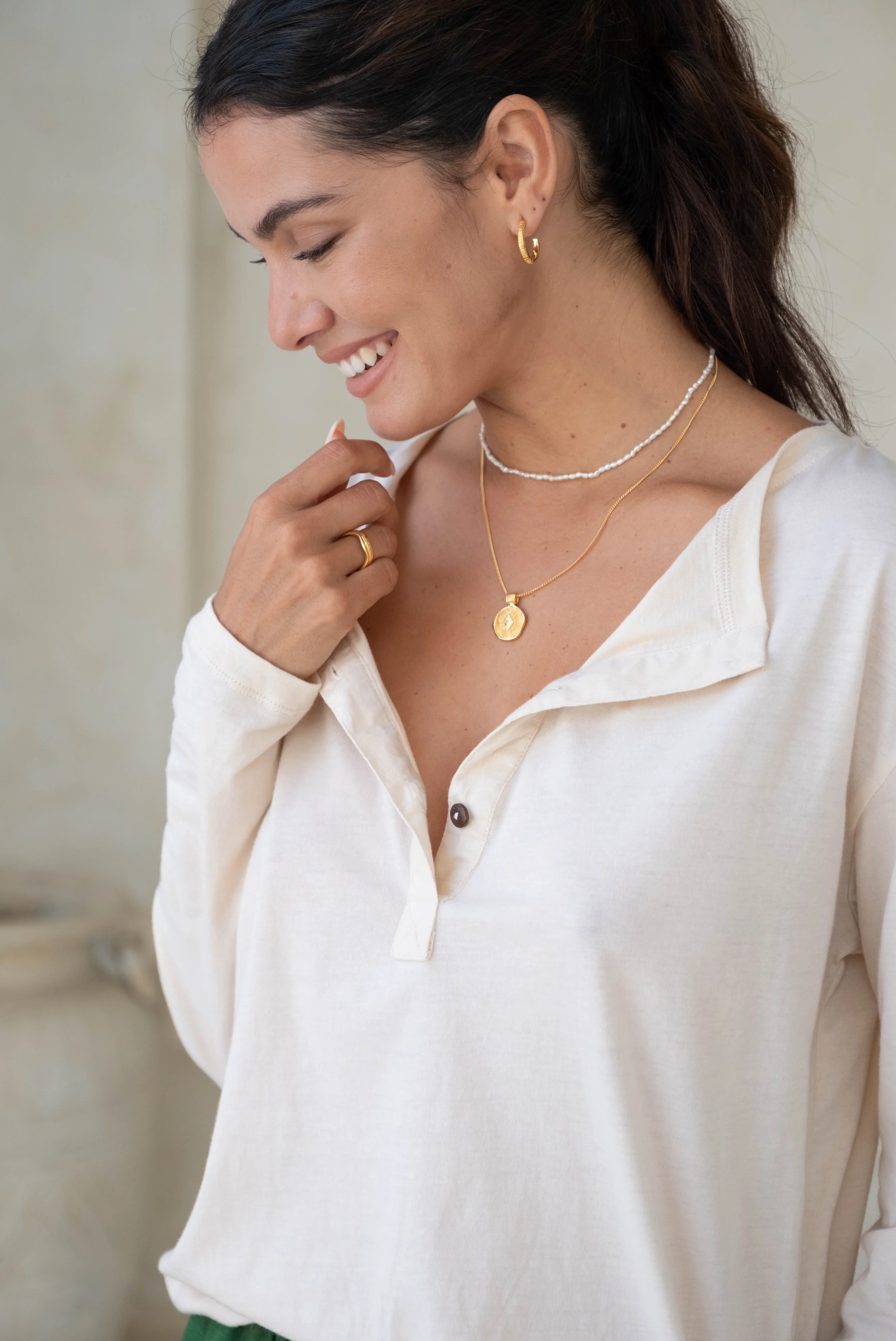 ORGANIC COTTON HARVEY HENLEY - Macadamia - Image 7