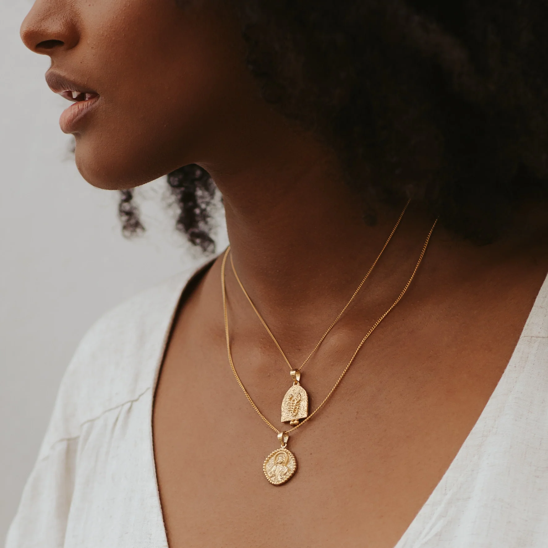 SCORPIO ZODIAC NECKLACE - GOLD - Image 3
