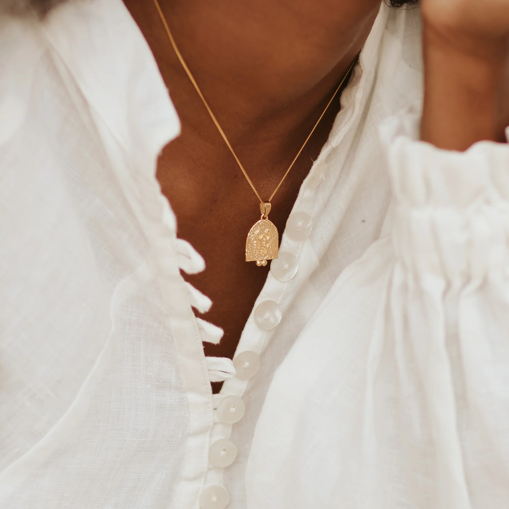 SCORPIO ZODIAC NECKLACE - GOLD - Image 4