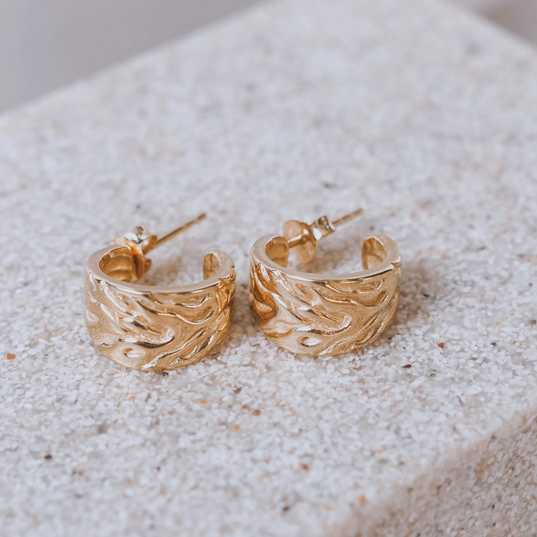 9KT SOLID GOLD - MINI MONTEREY HOOPS - Image 2