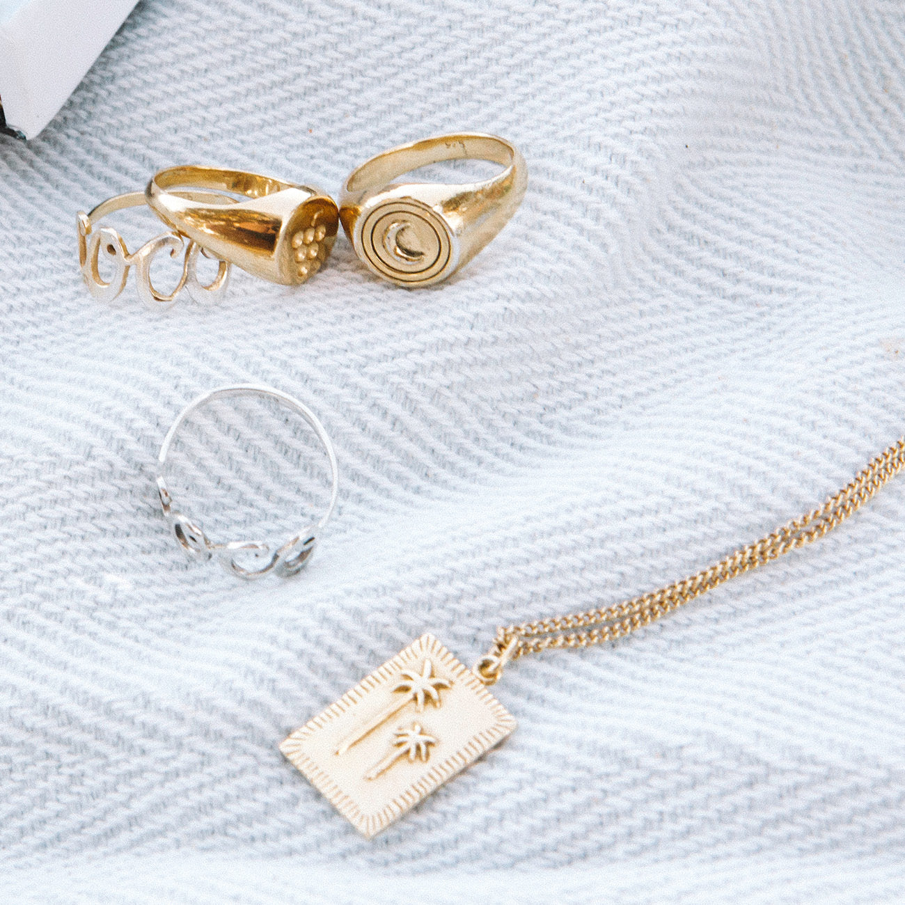9KT SOLID GOLD - Pacific Palm Necklace - Image 3