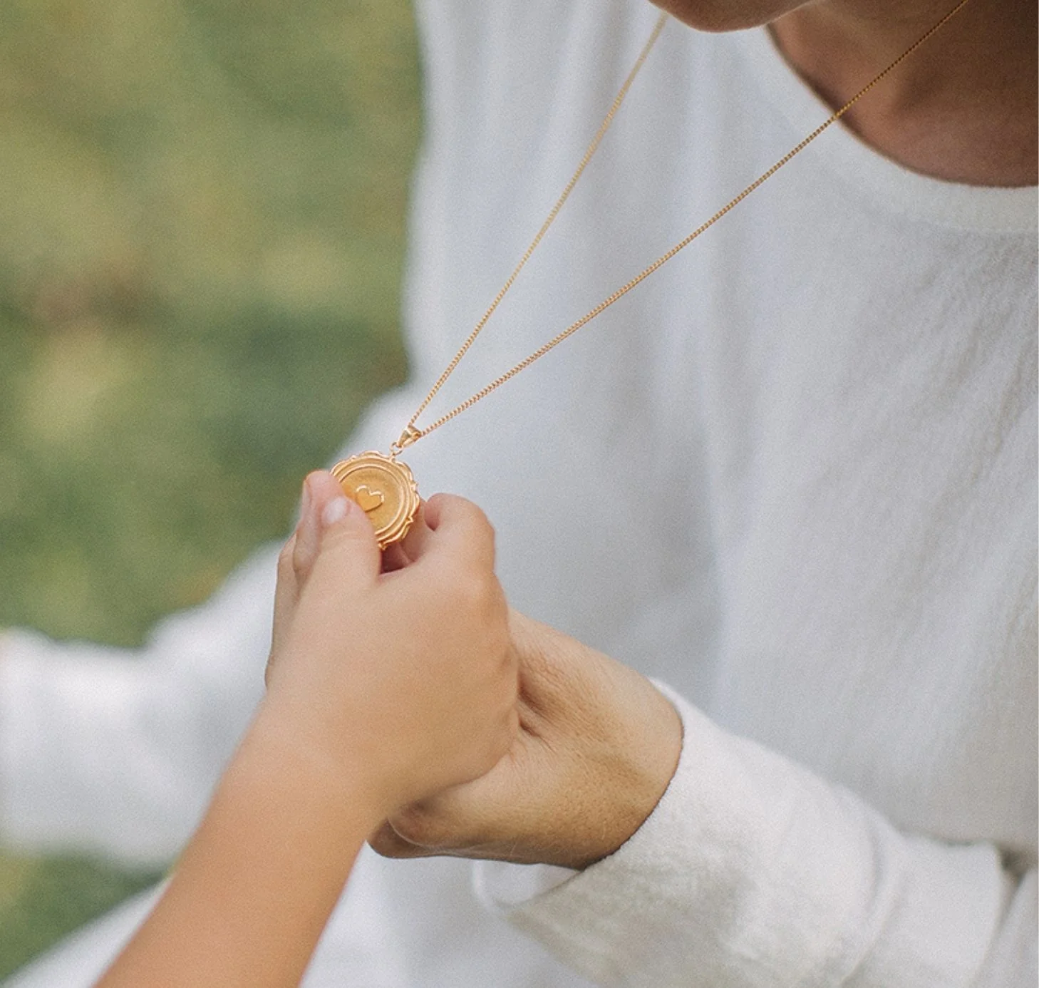 SERENA 'LOVE' NECKLACE PENDANT - GOLD - Image 5