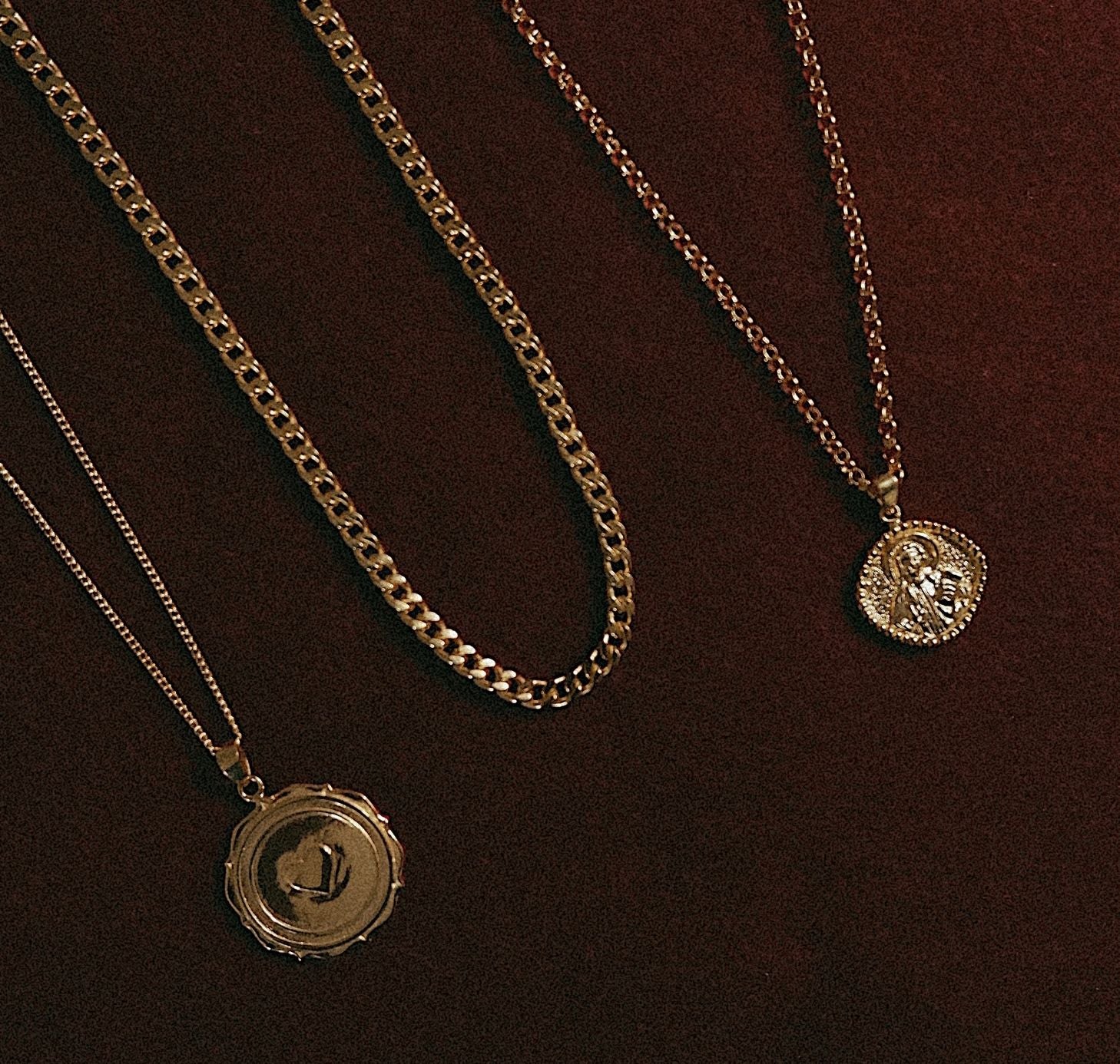SERENA 'LOVE' NECKLACE PENDANT - GOLD - Image 3