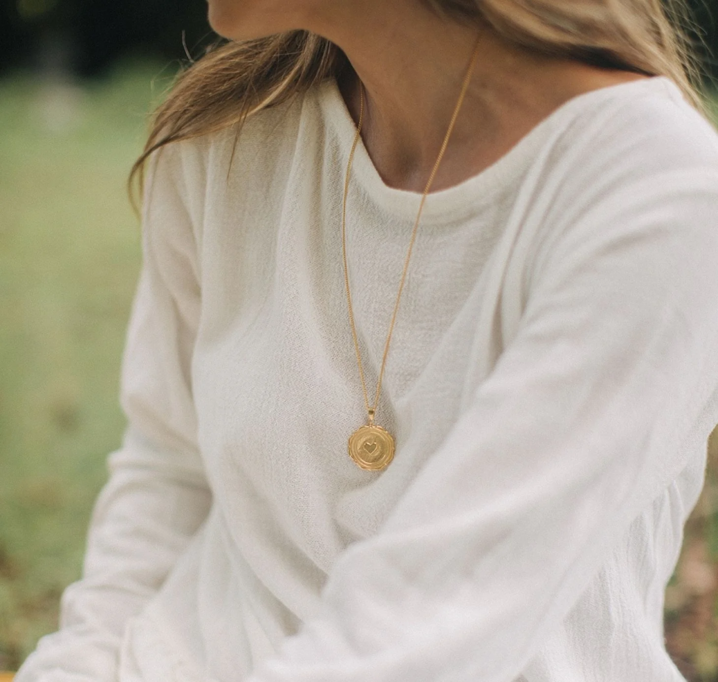 SERENA 'LOVE' NECKLACE PENDANT - GOLD - Image 7