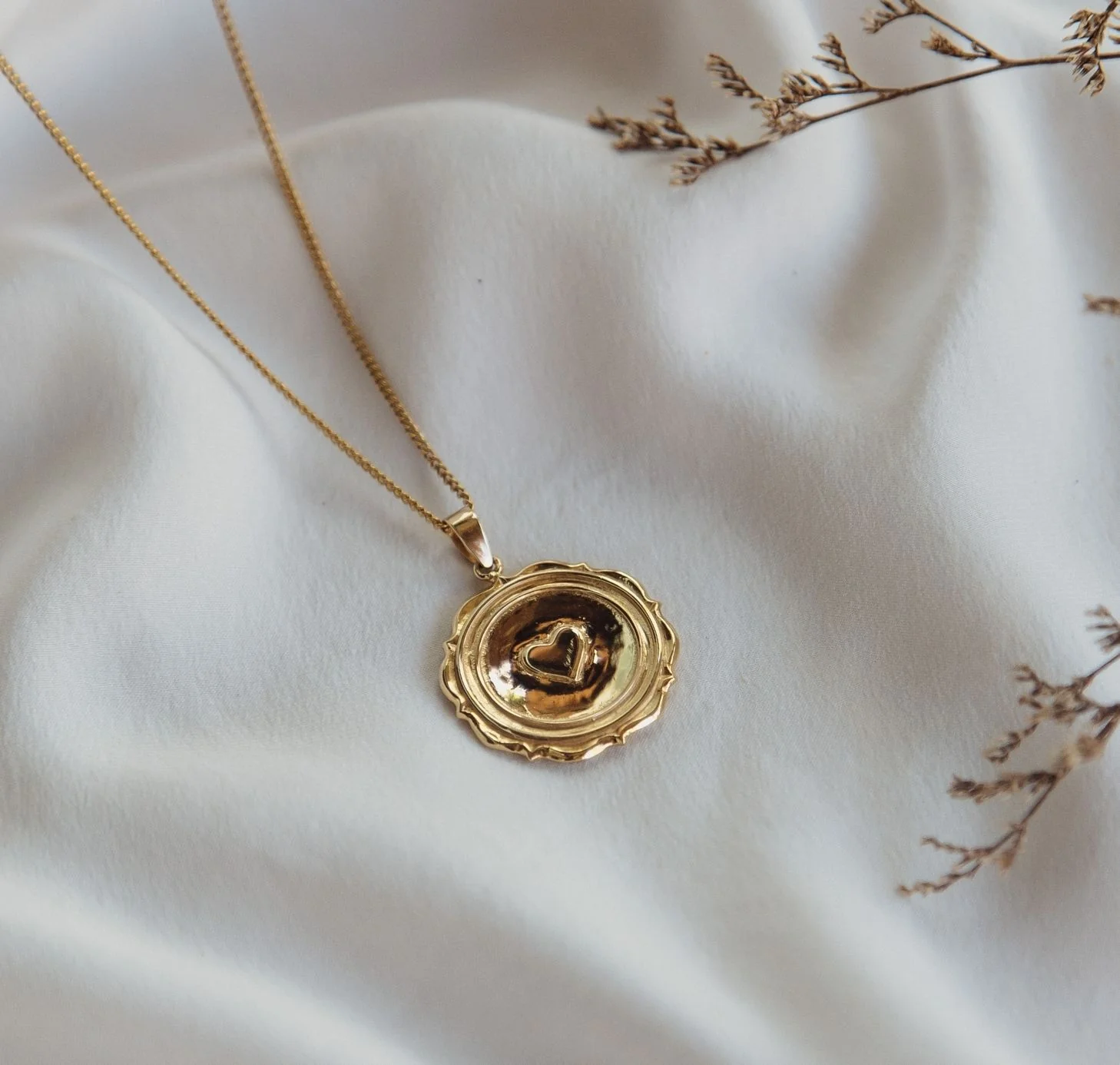 SERENA 'LOVE' NECKLACE PENDANT - GOLD - Image 6