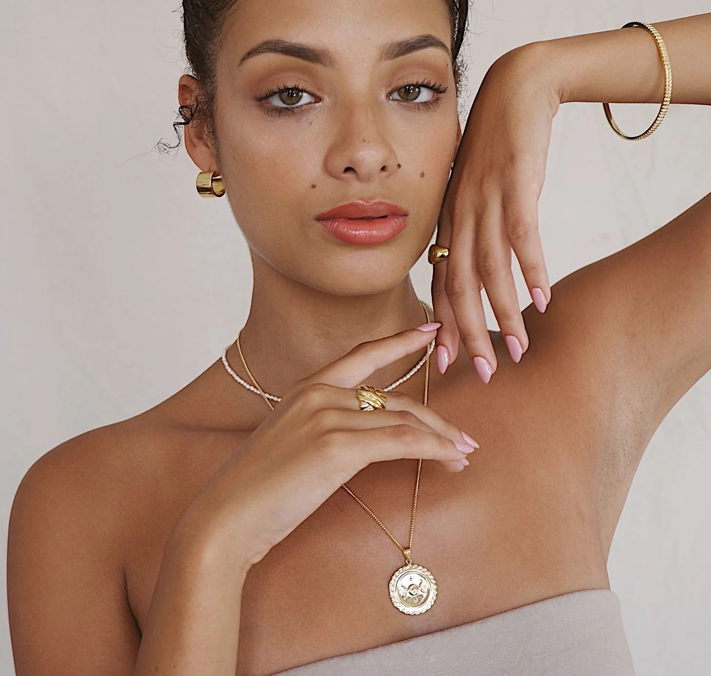 SUZANNE 'PROTECTION' NECKLACE PENDANT - GOLD - Image 5