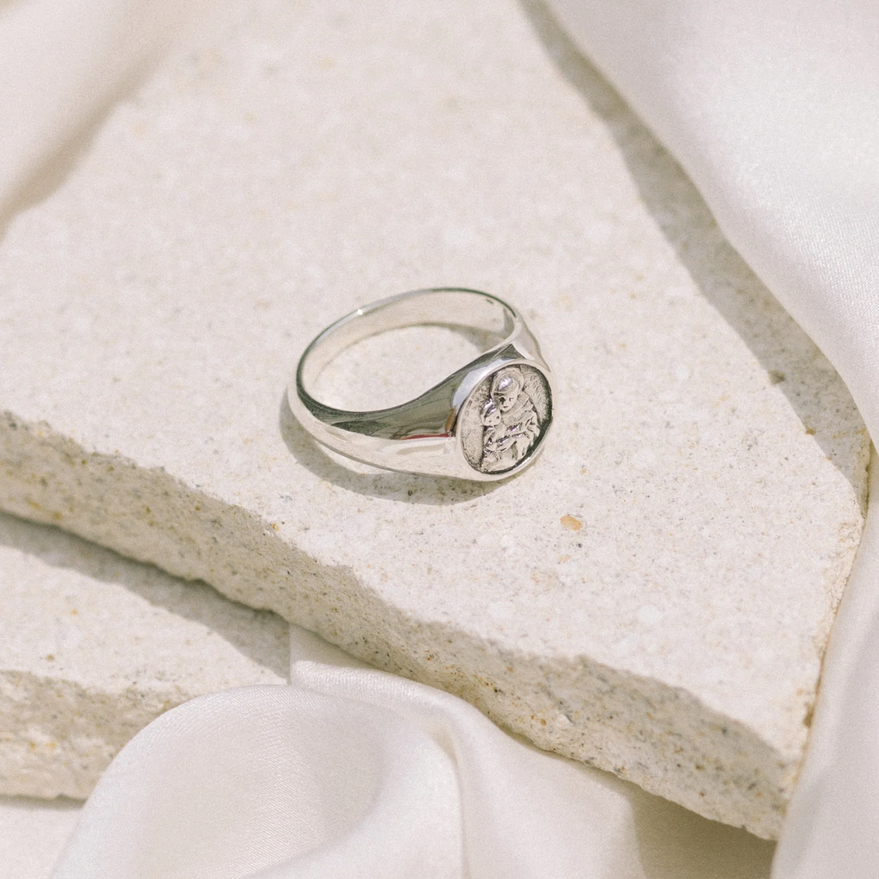 St Anthony Patron Saint of Miracles Signet Ring - Silver - Image 4