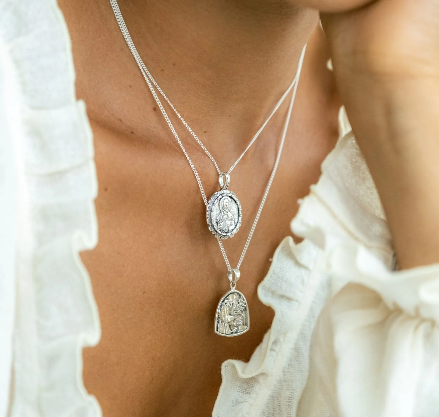 St Assisi - Patron Saint of Animals & the Environment Necklace - Silver - Image 4